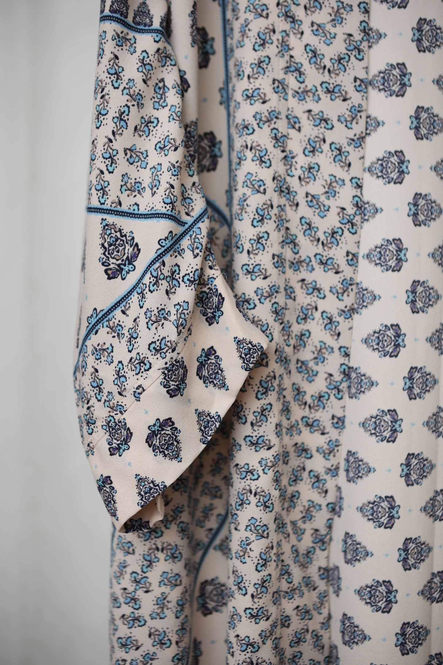 Nour Oversized Abaya - Royalty