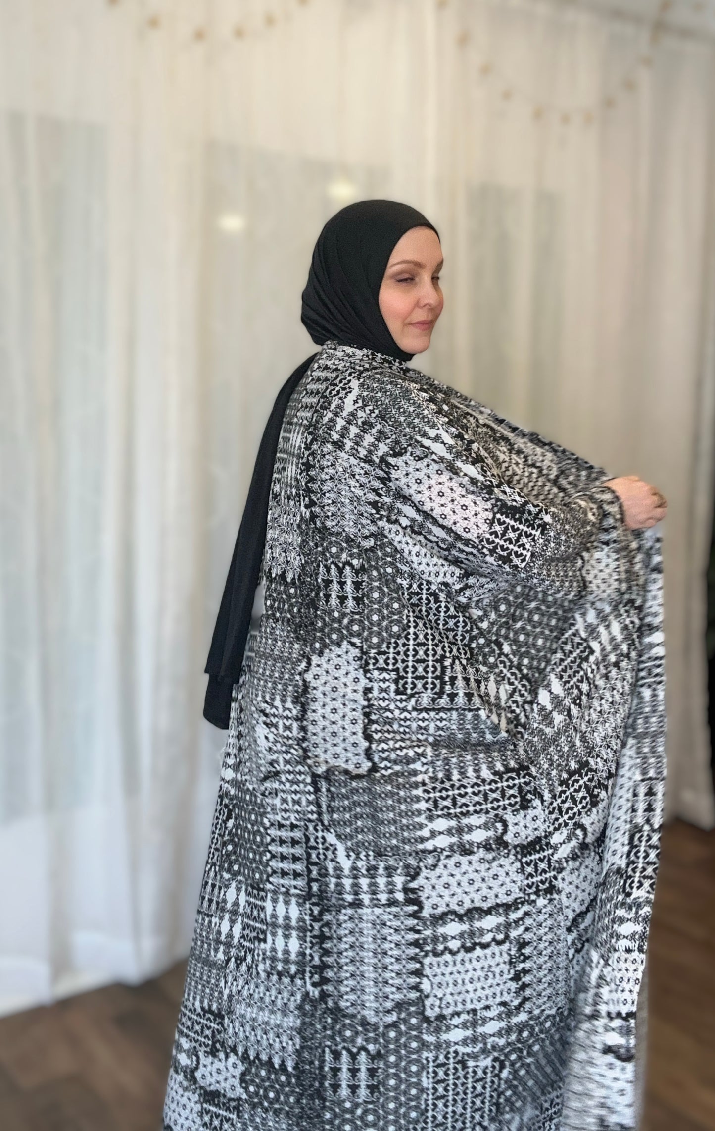 Nour Oversized Abaya - Alabaster Burnout