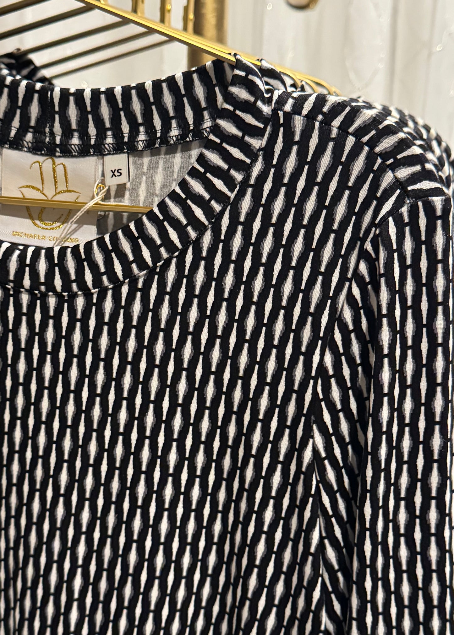 MC Everyday Active Tunic - Optical Illusion