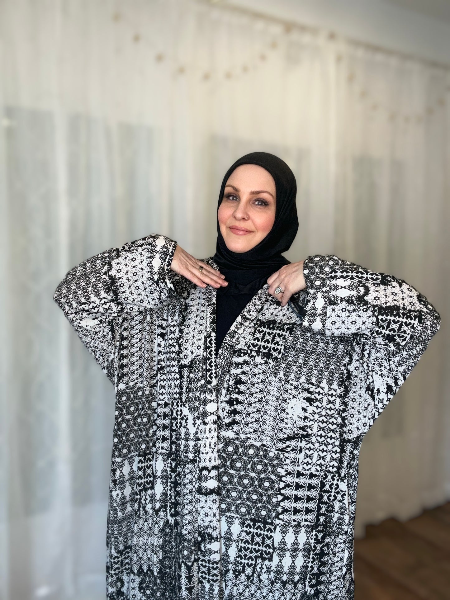 Nour Oversized Abaya - Alabaster Burnout