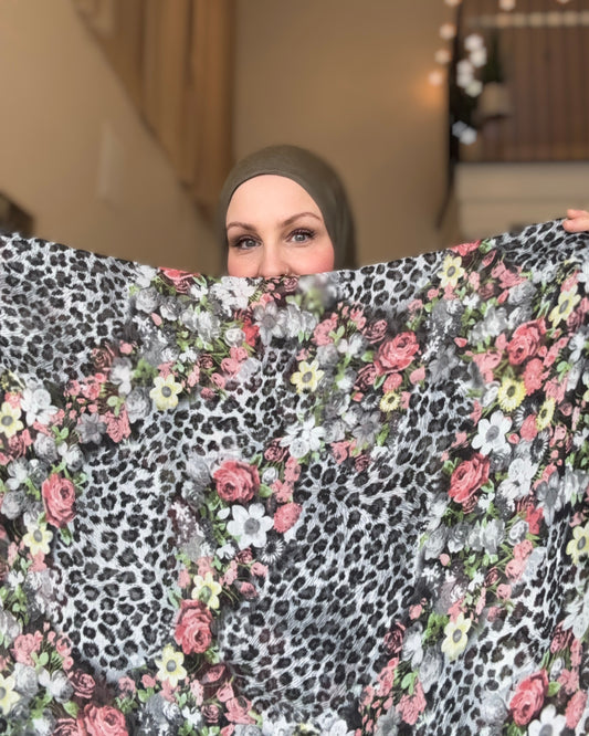 Crinkle Chiffon Hijab: Zahra Safari