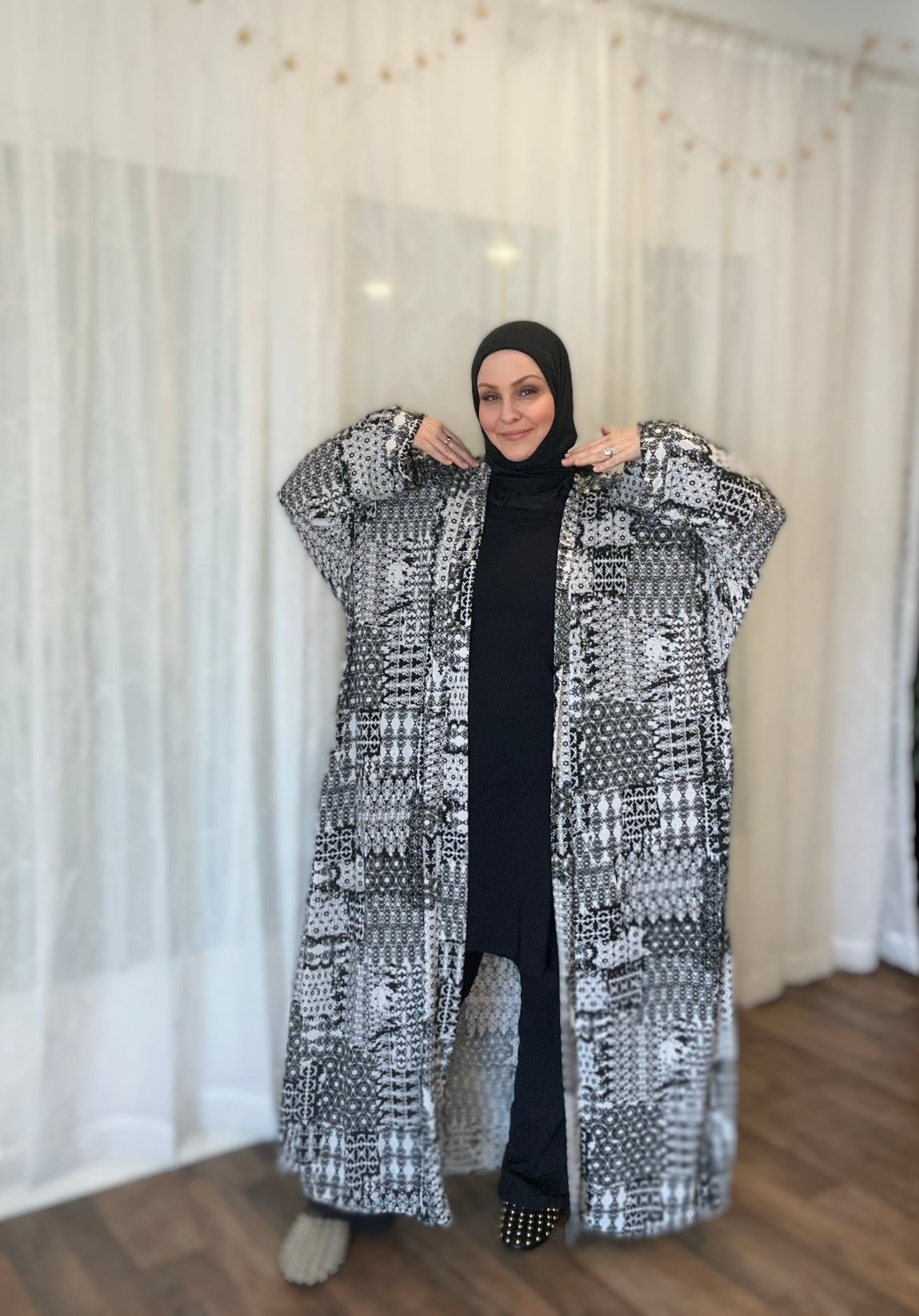 Nour Oversized Abaya - Alabaster Burnout
