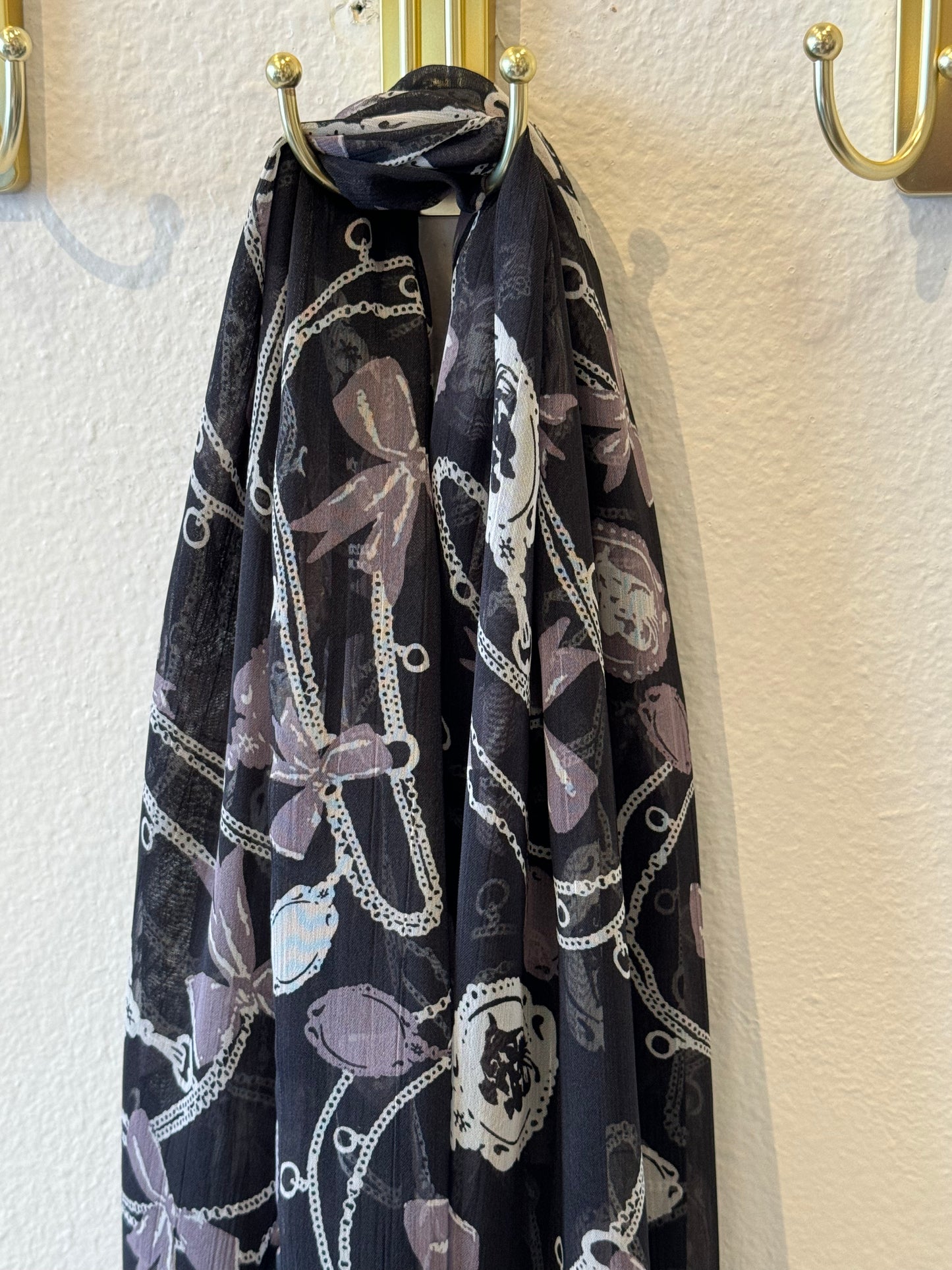 Crinkle Chiffon Hijab: Black Bows and Cameos