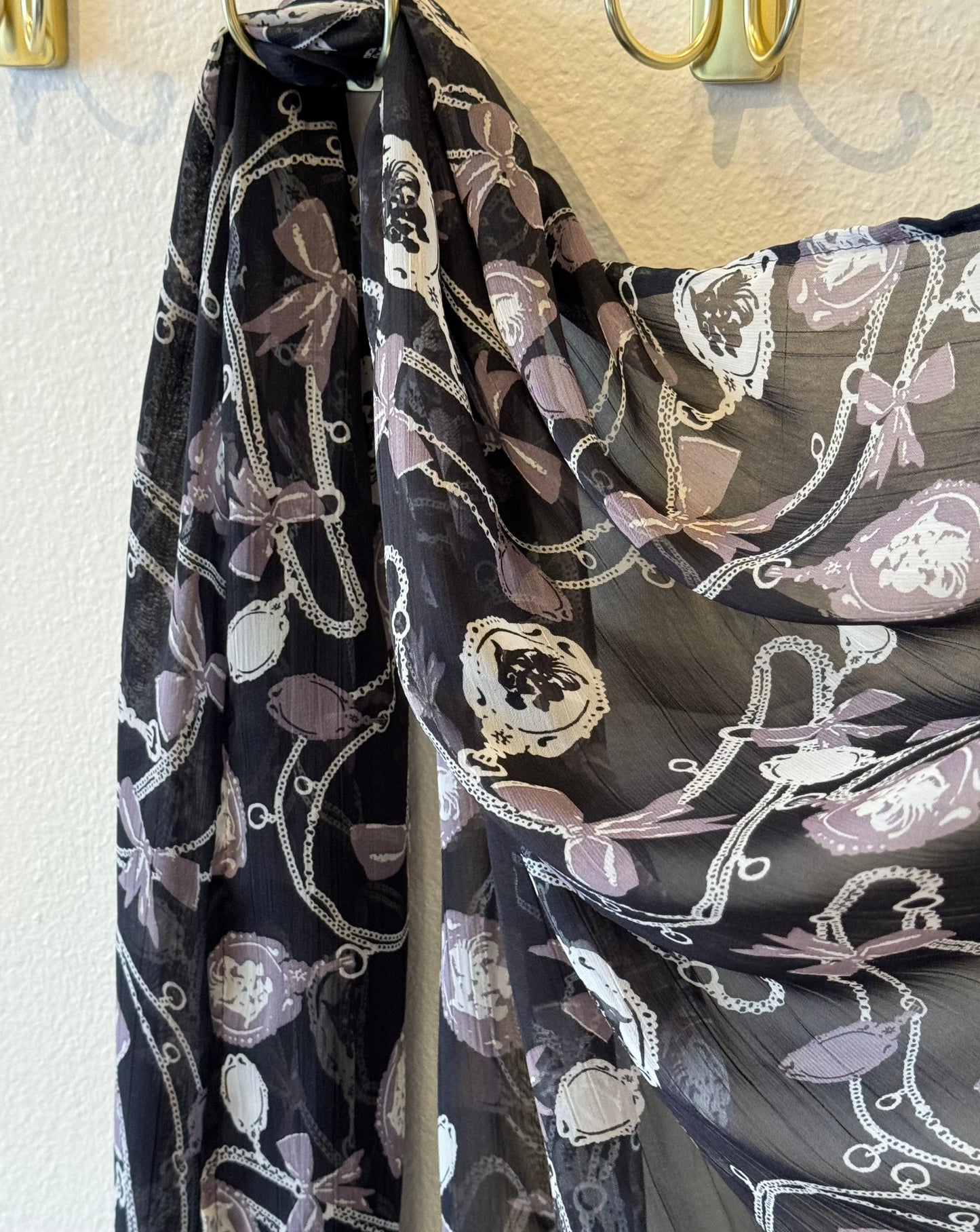 Crinkle Chiffon Hijab: Black Bows and Cameos