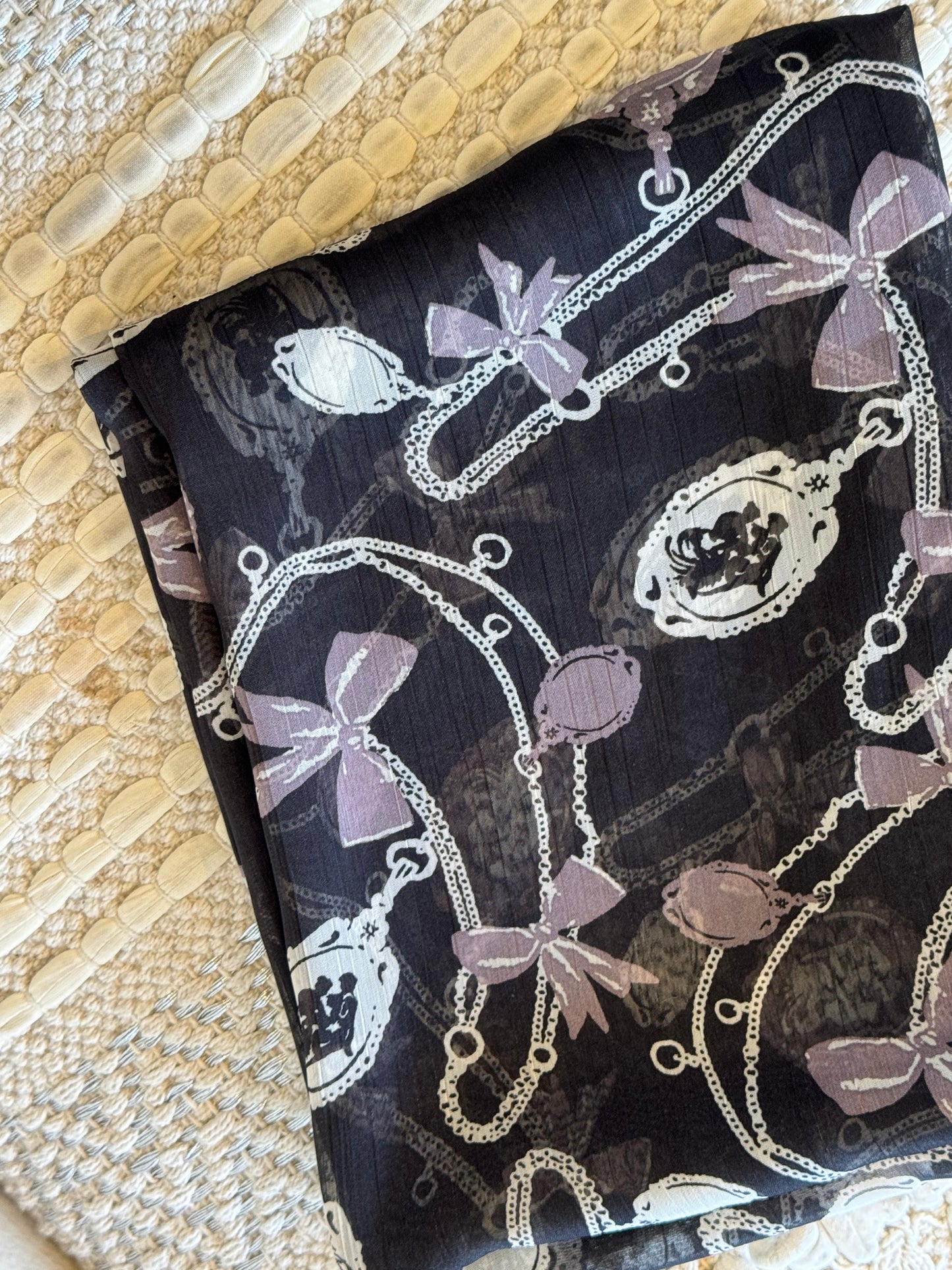Crinkle Chiffon Hijab: Black Bows and Cameos