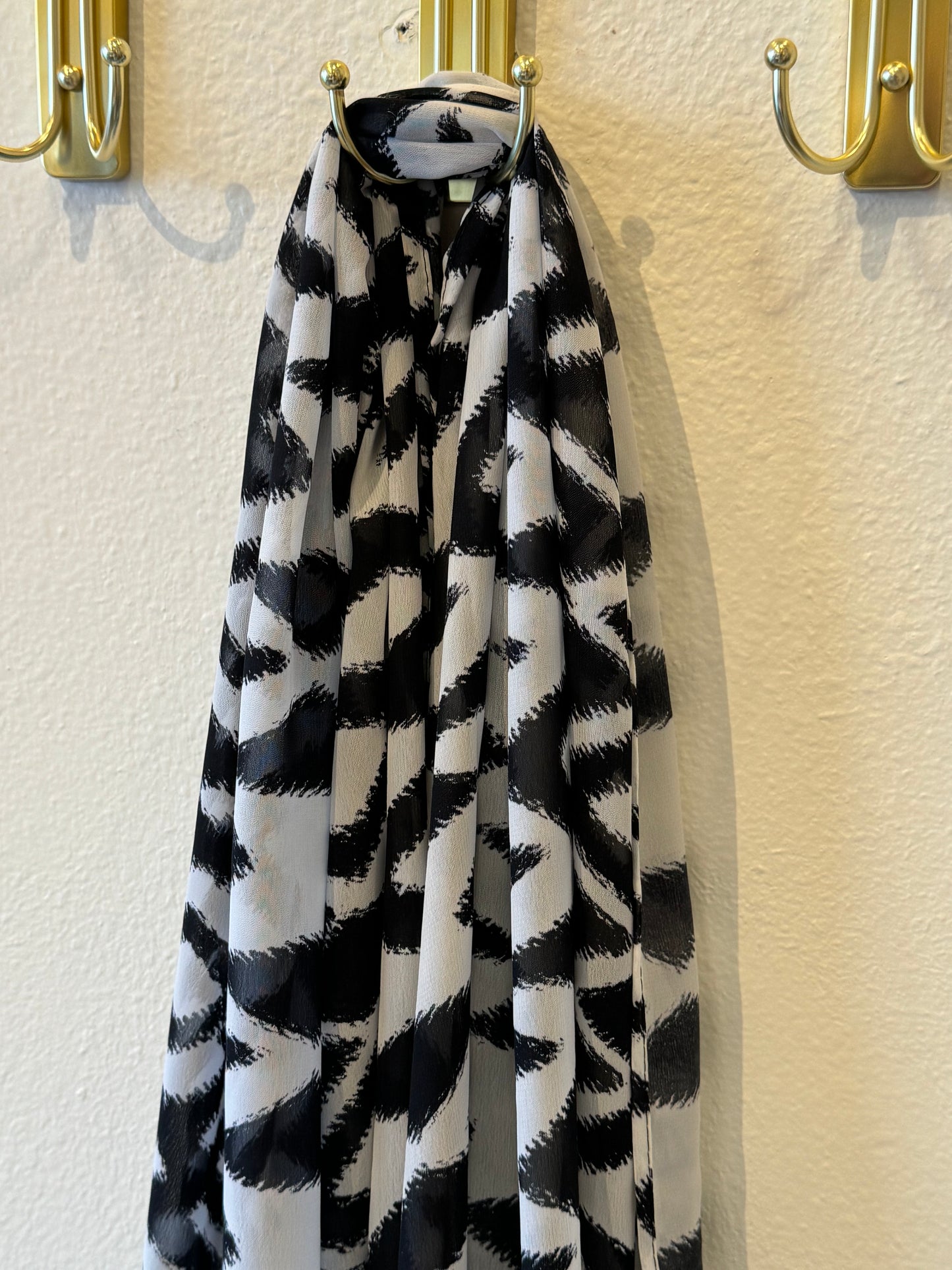 Crinkle Chiffon Hijab: Shadow Geo Print