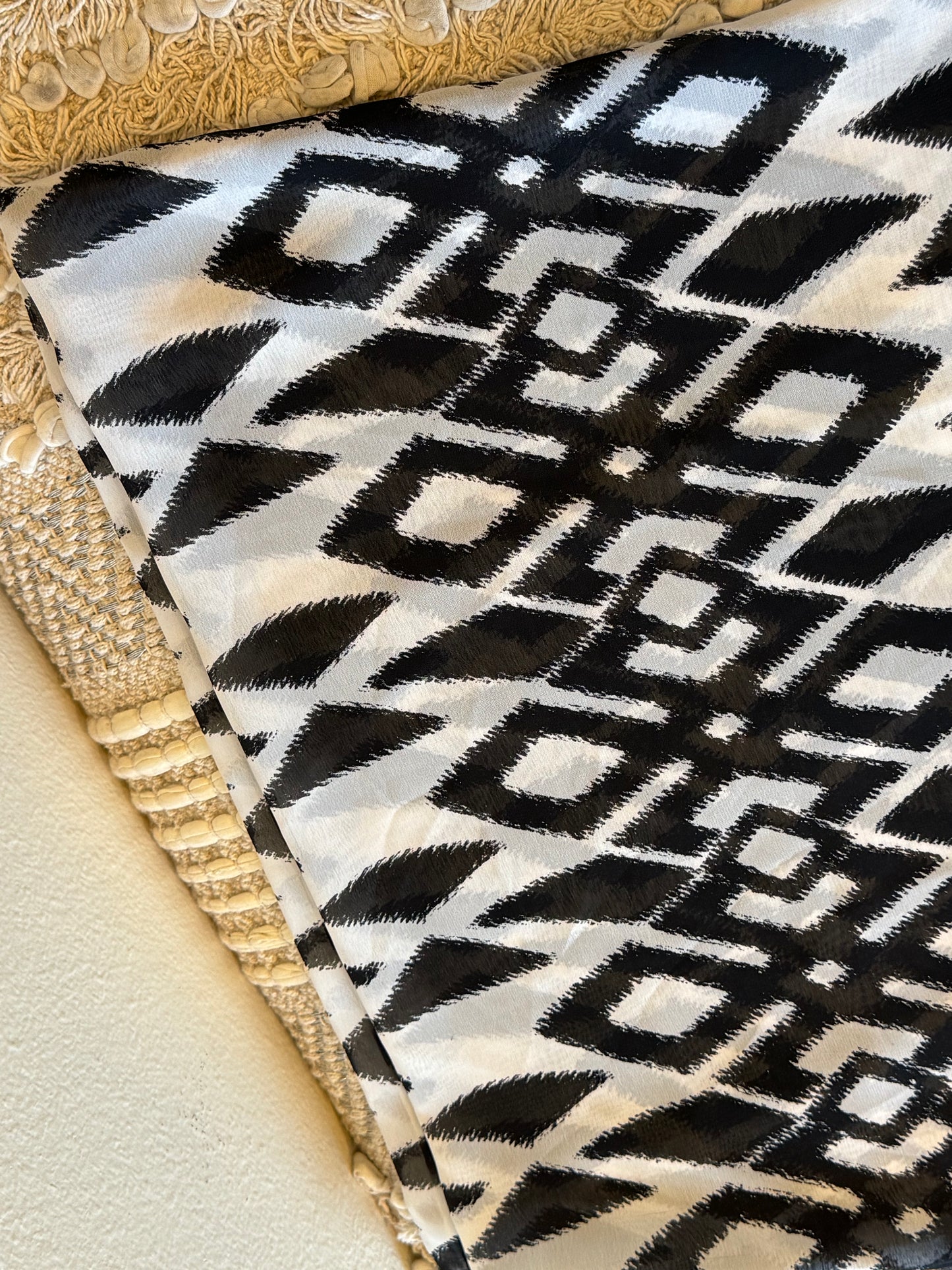 Crinkle Chiffon Hijab: Shadow Geo Print