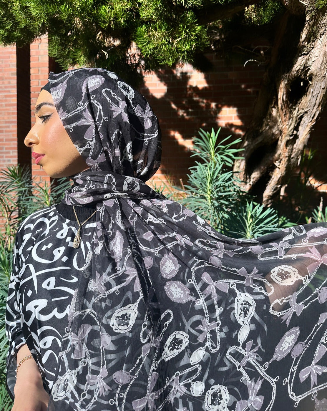 Crinkle Chiffon Hijab: Black Bows and Cameos
