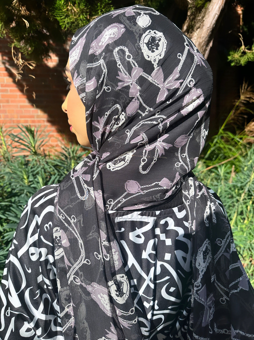 Crinkle Chiffon Hijab: Black Bows and Cameos