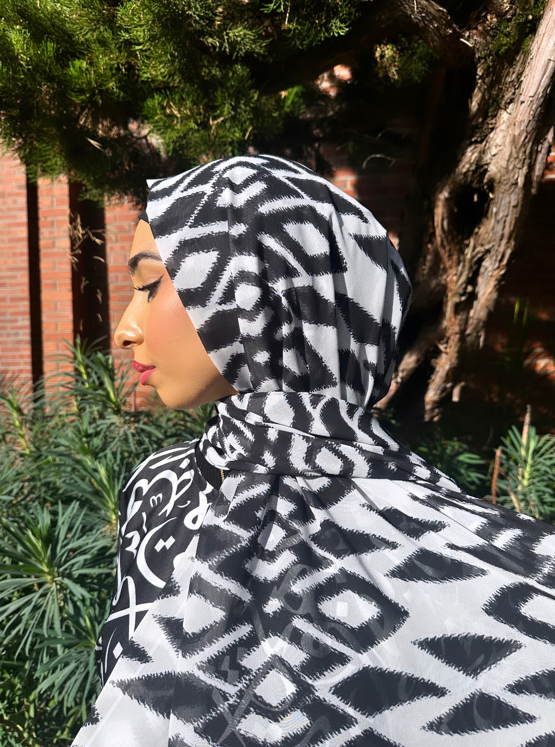 Crinkle Chiffon Hijab: Shadow Geo Print