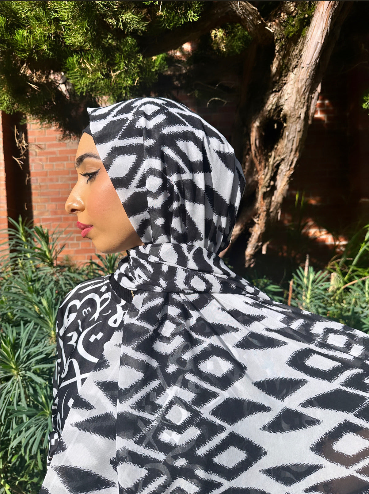 Crinkle Chiffon Hijab: Shadow Geo Print