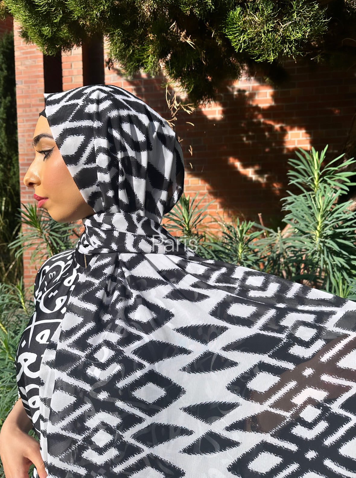 Crinkle Chiffon Hijab: Shadow Geo Print