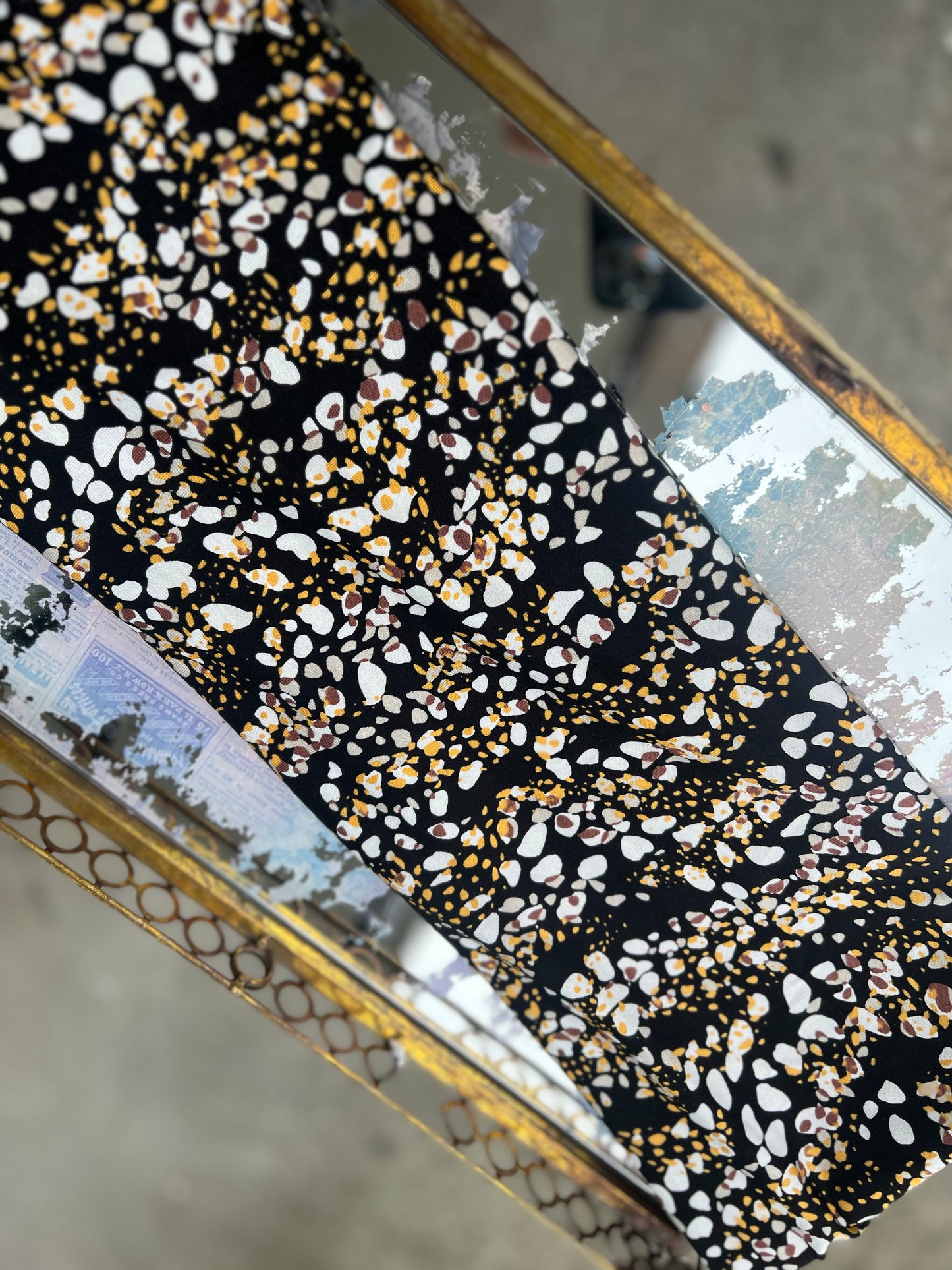 Printed Jersey Hijab: Pebble Waves in Black & Gold