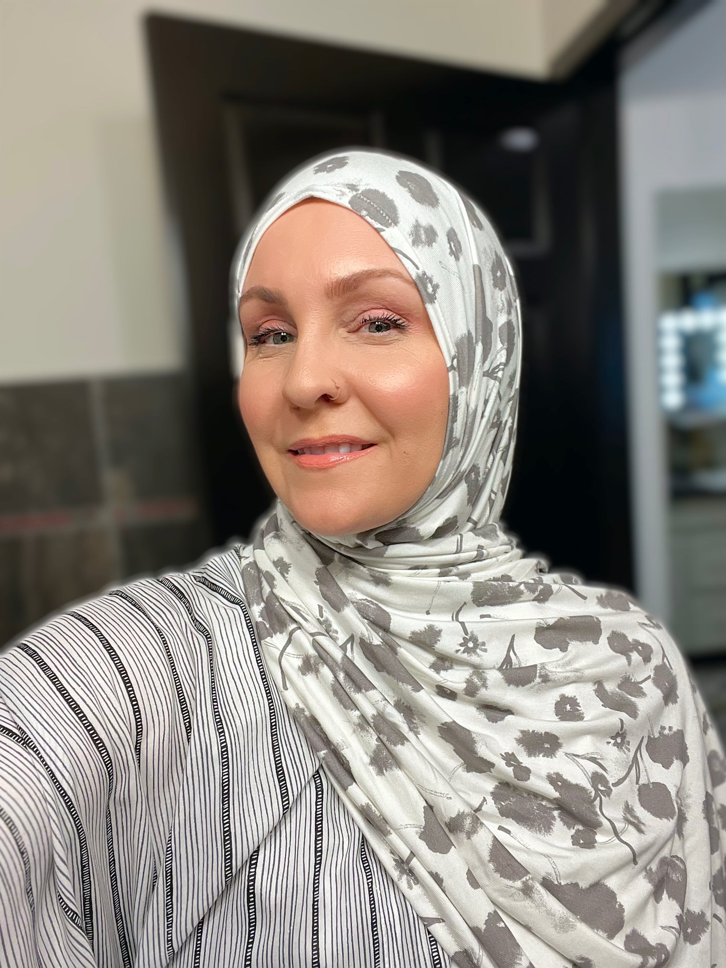 Printed Jersey Hijab: Grey Dandelion Puffs