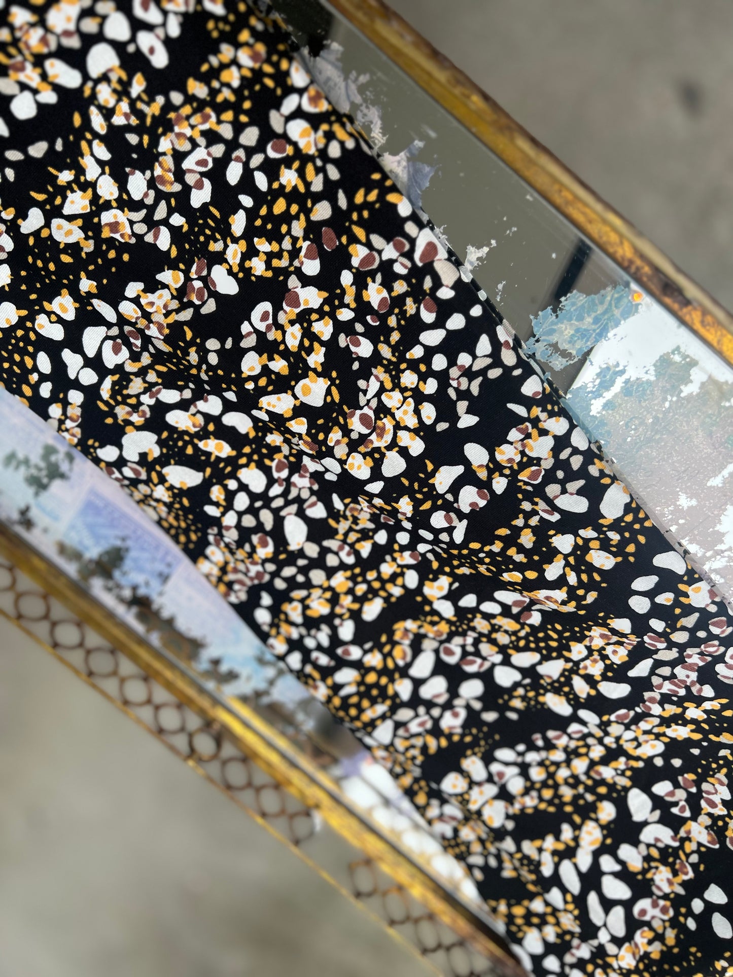 Printed Jersey Hijab: Pebble Waves in Black & Gold