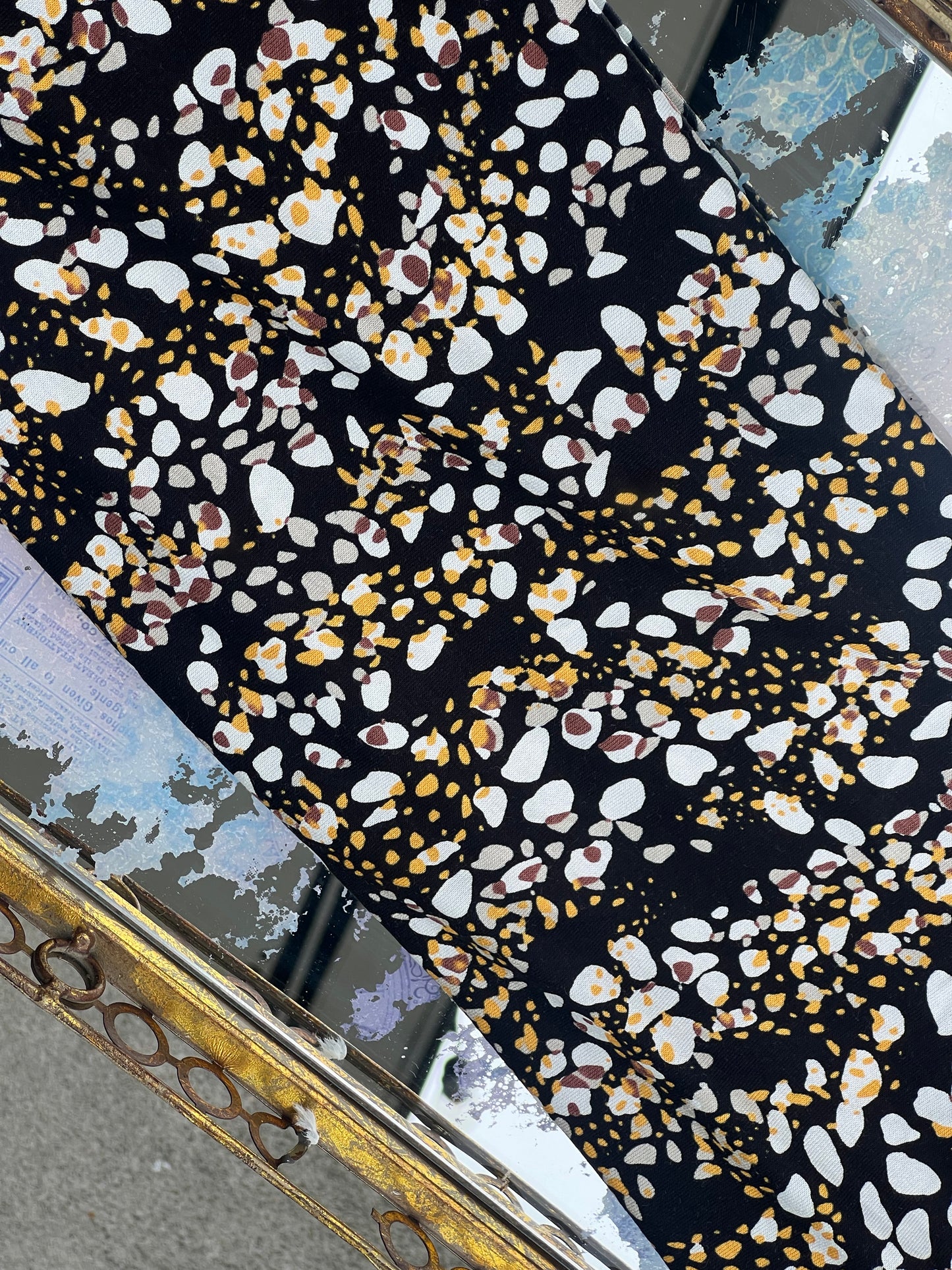 Printed Jersey Hijab: Pebble Waves in Black & Gold