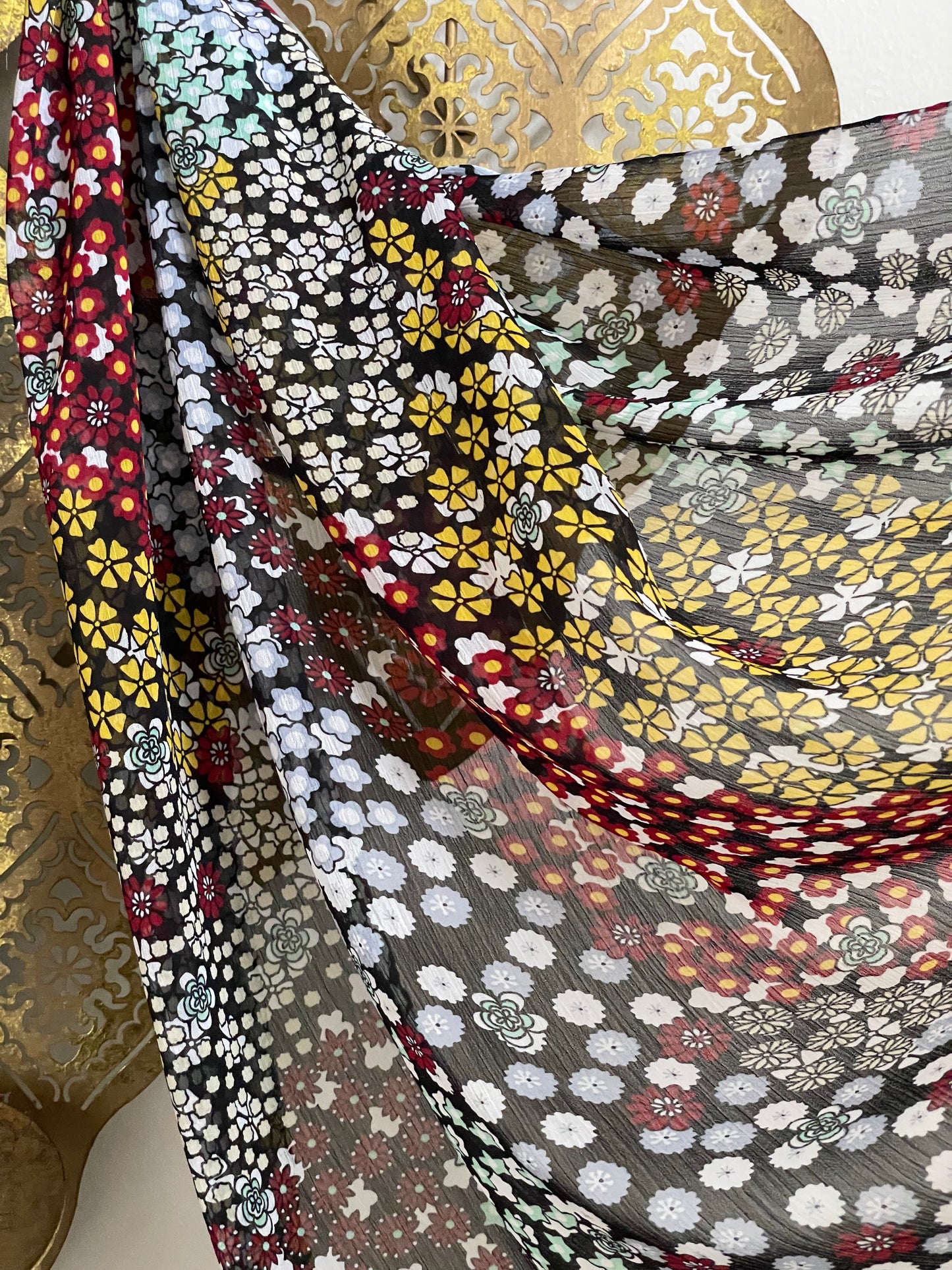 Crinkle Chiffon Hijab: Daisy Explosion