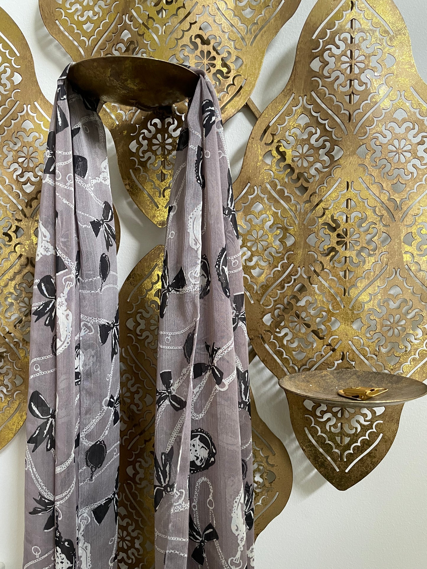 Crinkle Chiffon Hijab: Bows and Cameos
