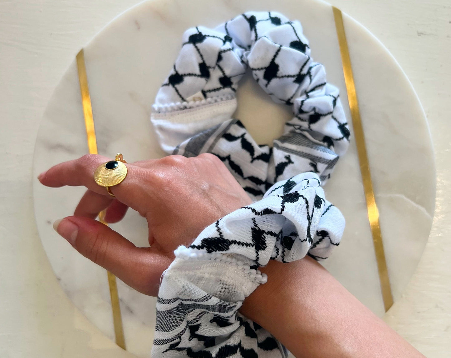 JUMBO Scrunchie - Kuffiya White