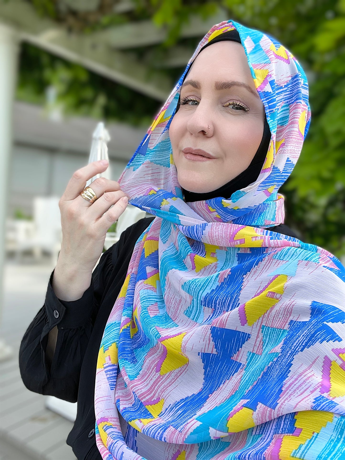 Crinkle Chiffon Hijab: Azure & Bubblegum Geometric