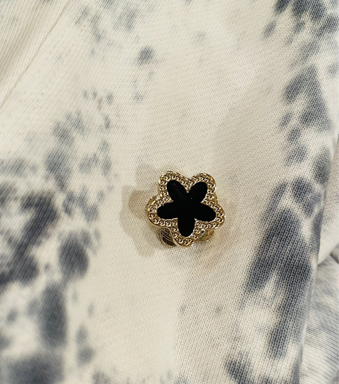 Magnetic Flower Scarf Closure