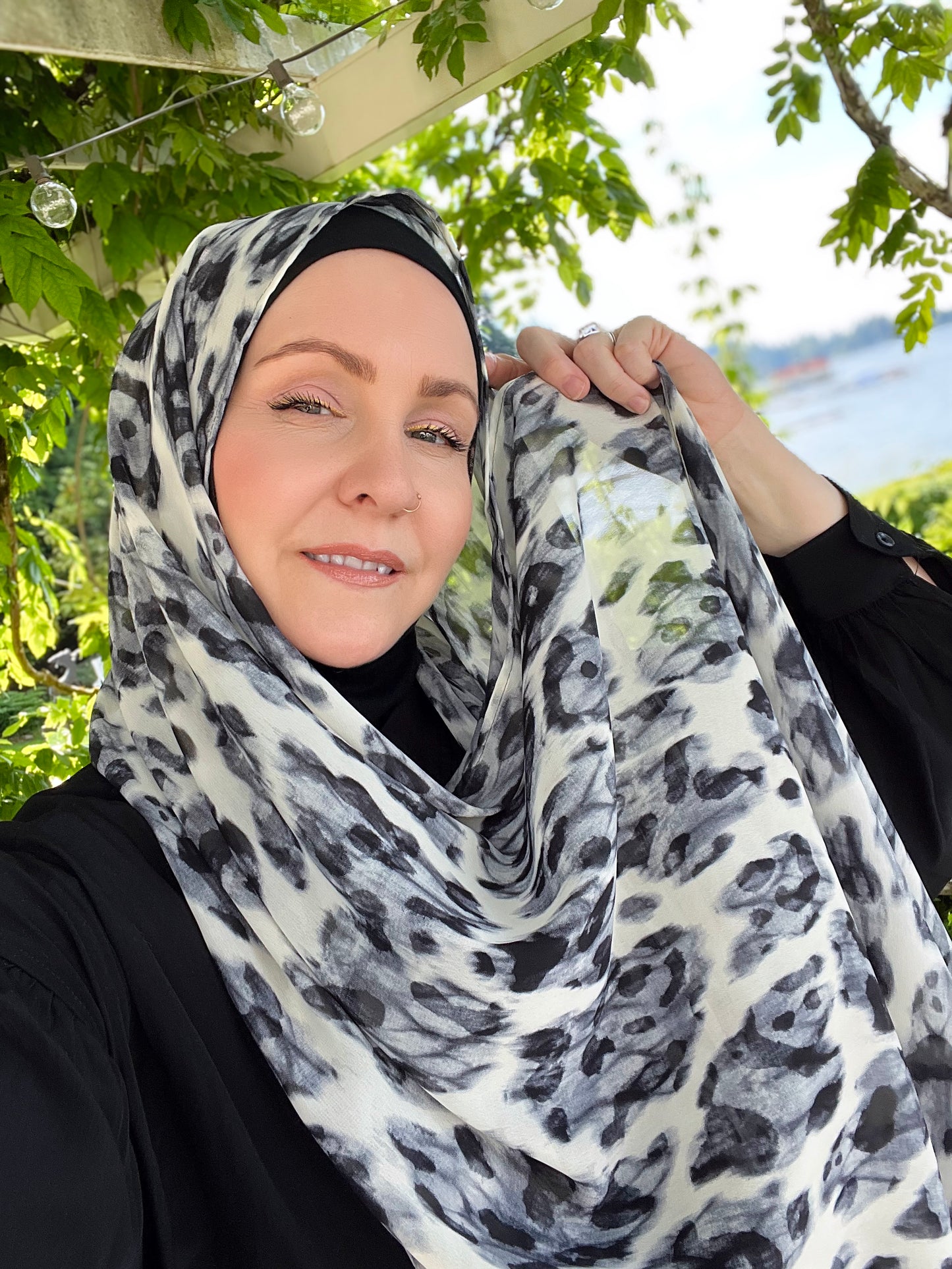 Chiffon Hijab: Snow Leopard