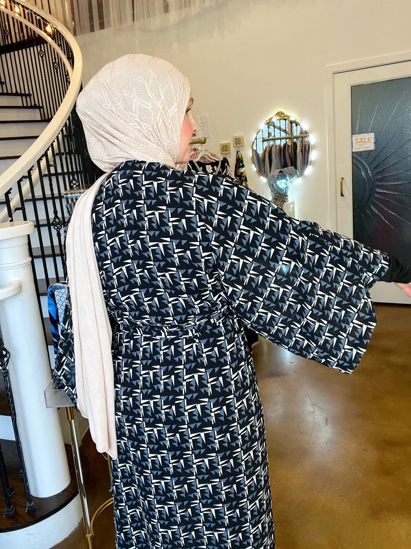 Signature MC Kimono: Geometric Black