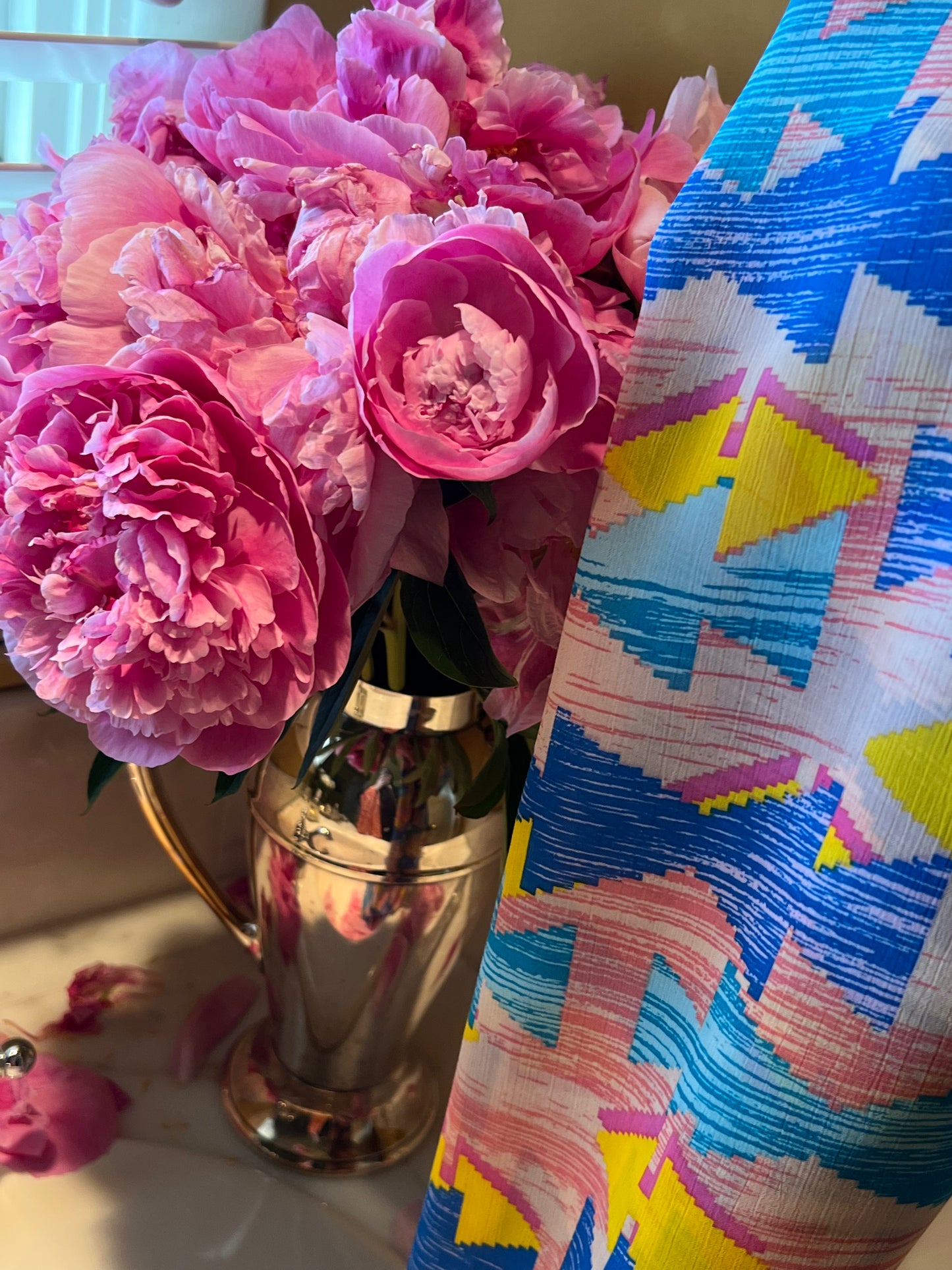 Crinkle Chiffon Hijab: Azure & Bubblegum Geometric