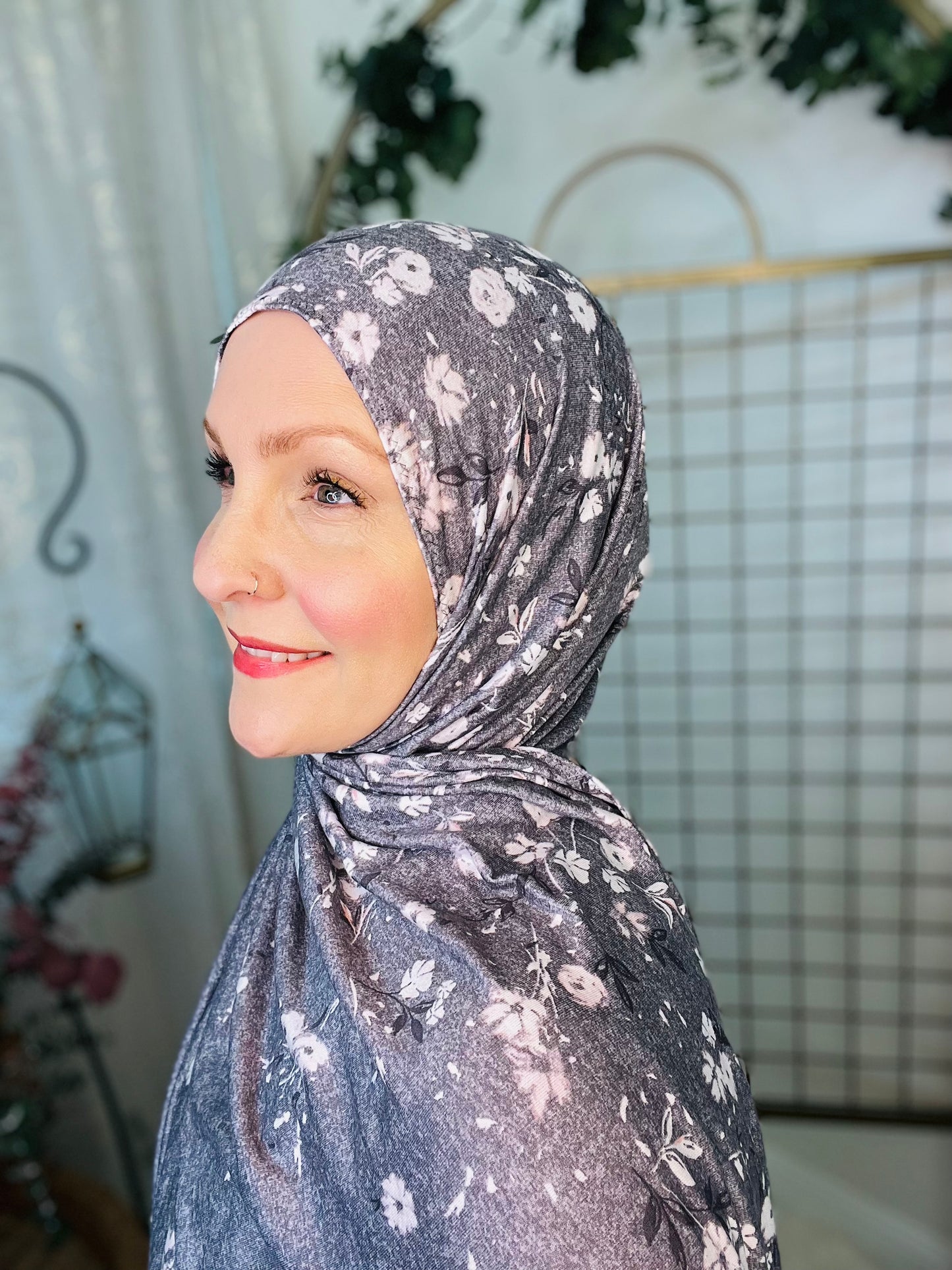 Printed Jersey Hijab: Falling Heather Grey Floral