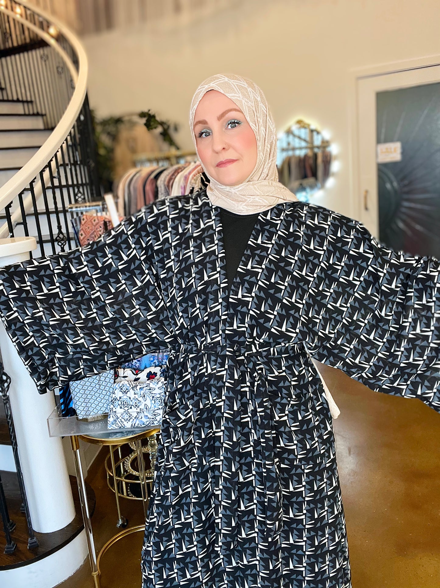 Signature MC Kimono: Geometric Black
