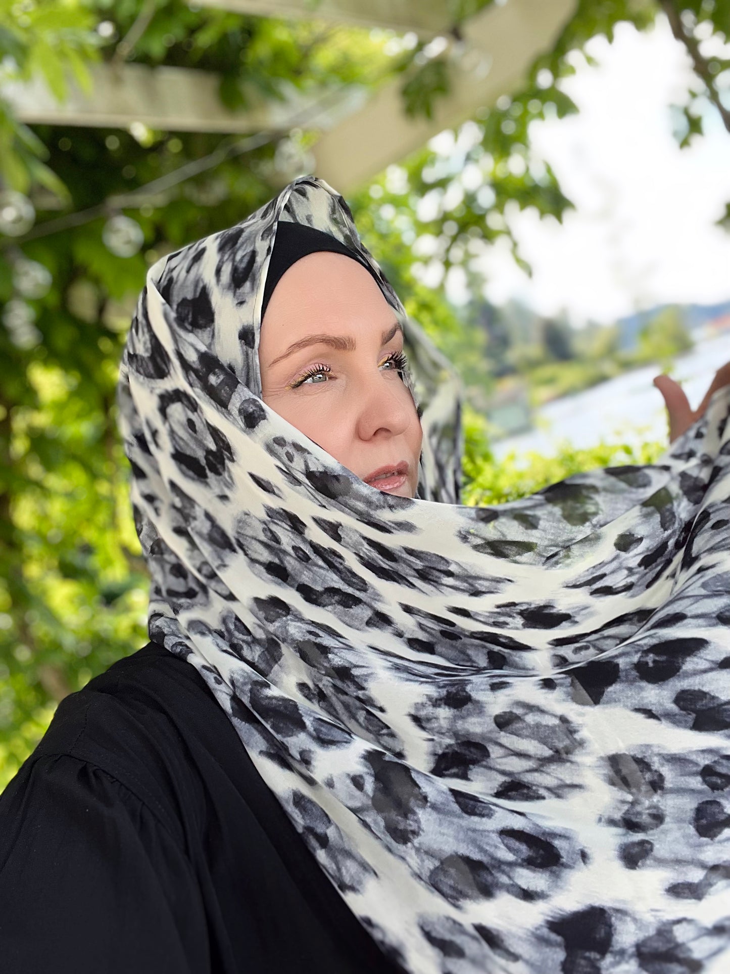 Chiffon Hijab: Snow Leopard