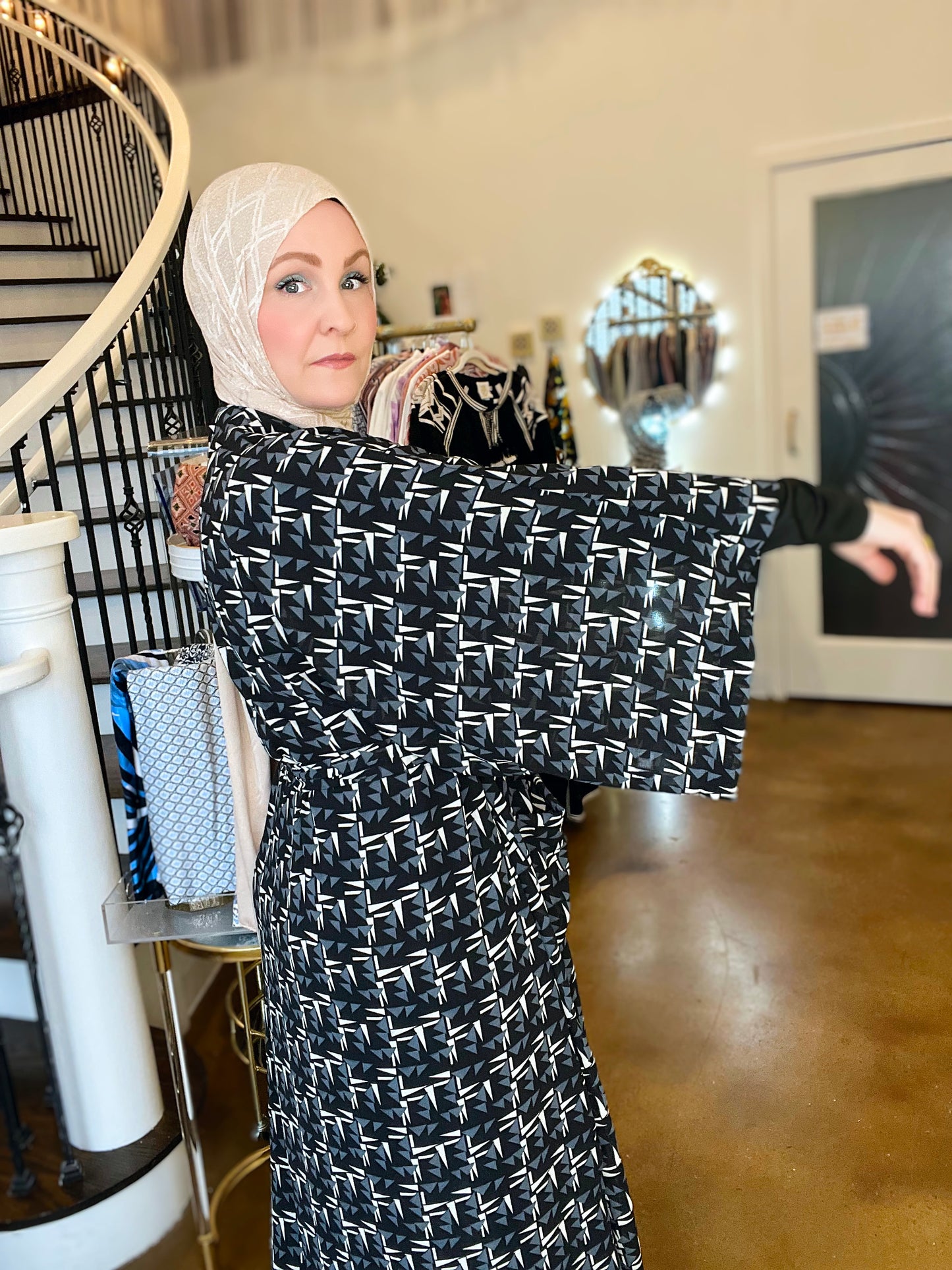 Signature MC Kimono: Geometric Black