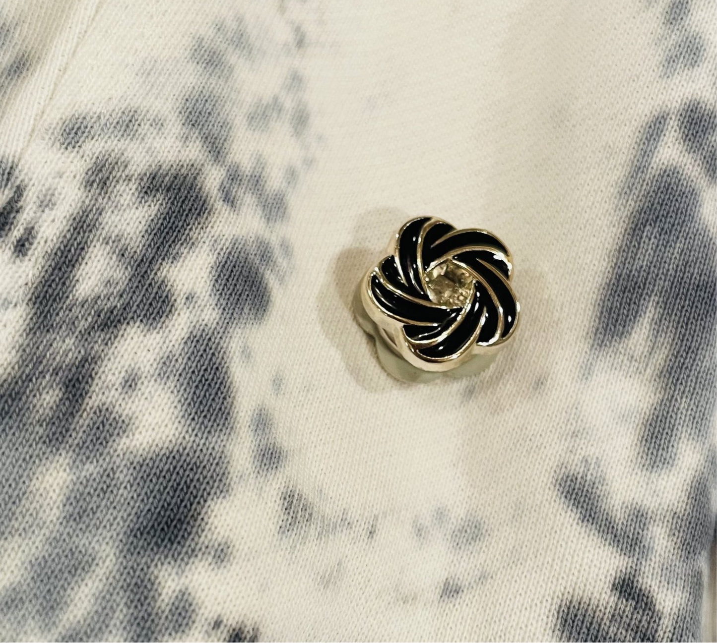 Magnetic Knot Scarf Closure