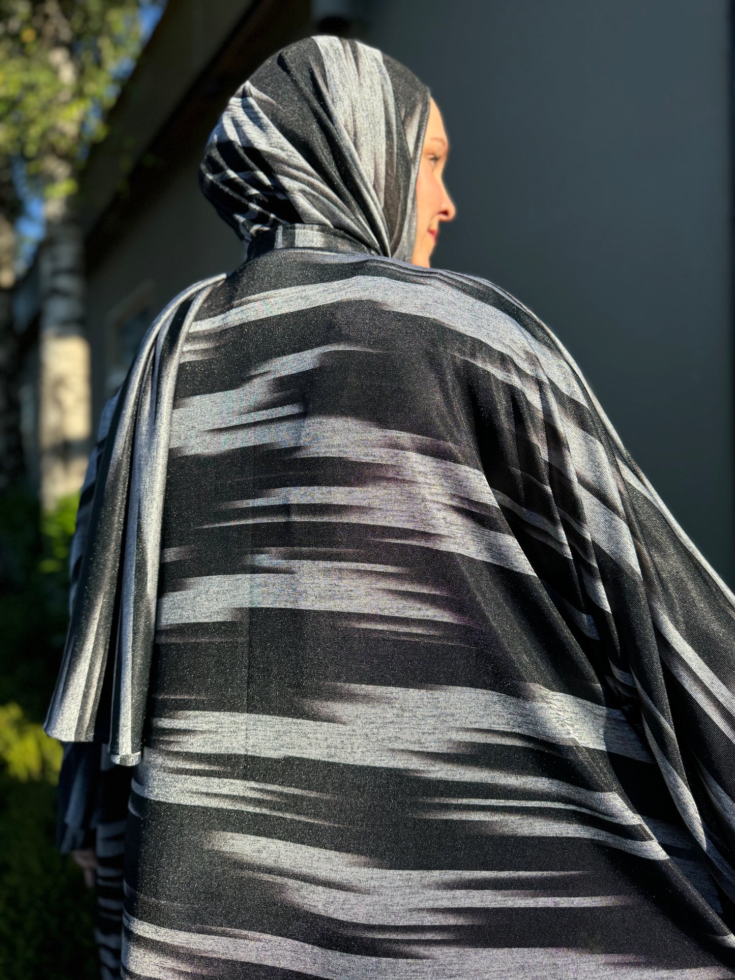 Nour Oversized Abaya - Black Lightning