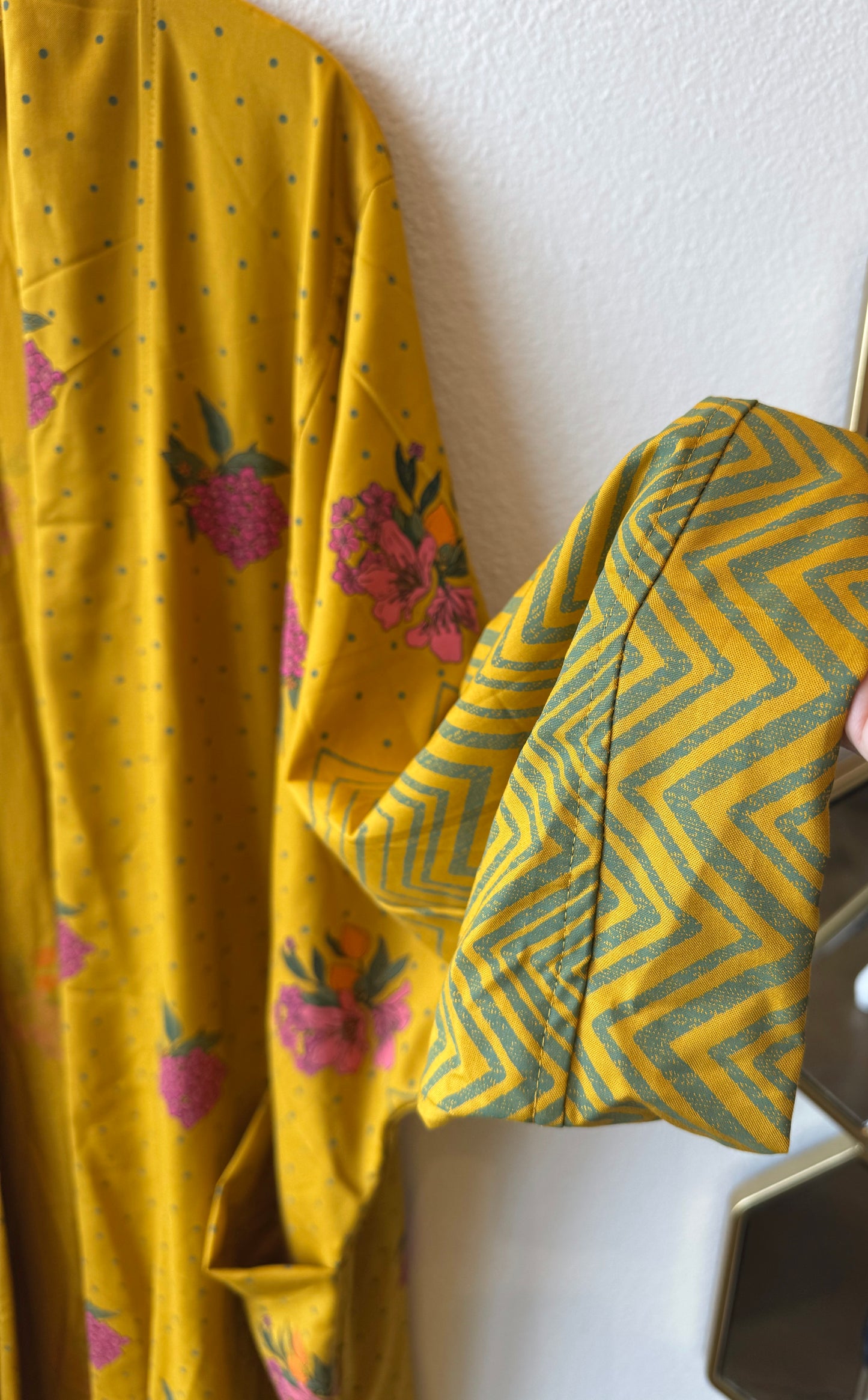 Pocket Anorak Abaya - Golden Hibiscus Bloom