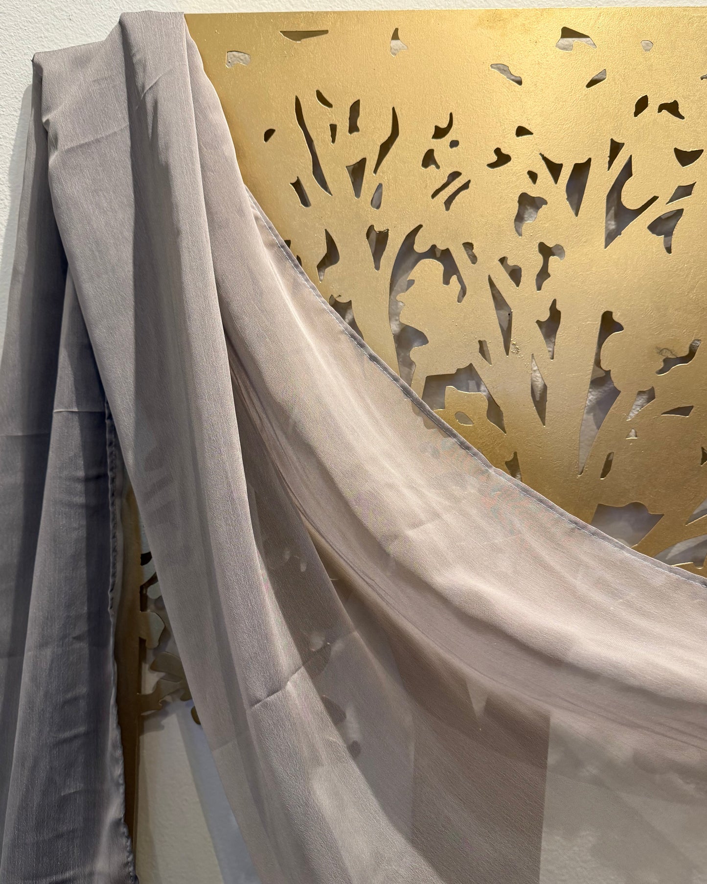 Iridescent Chiffon Hijab: Plata