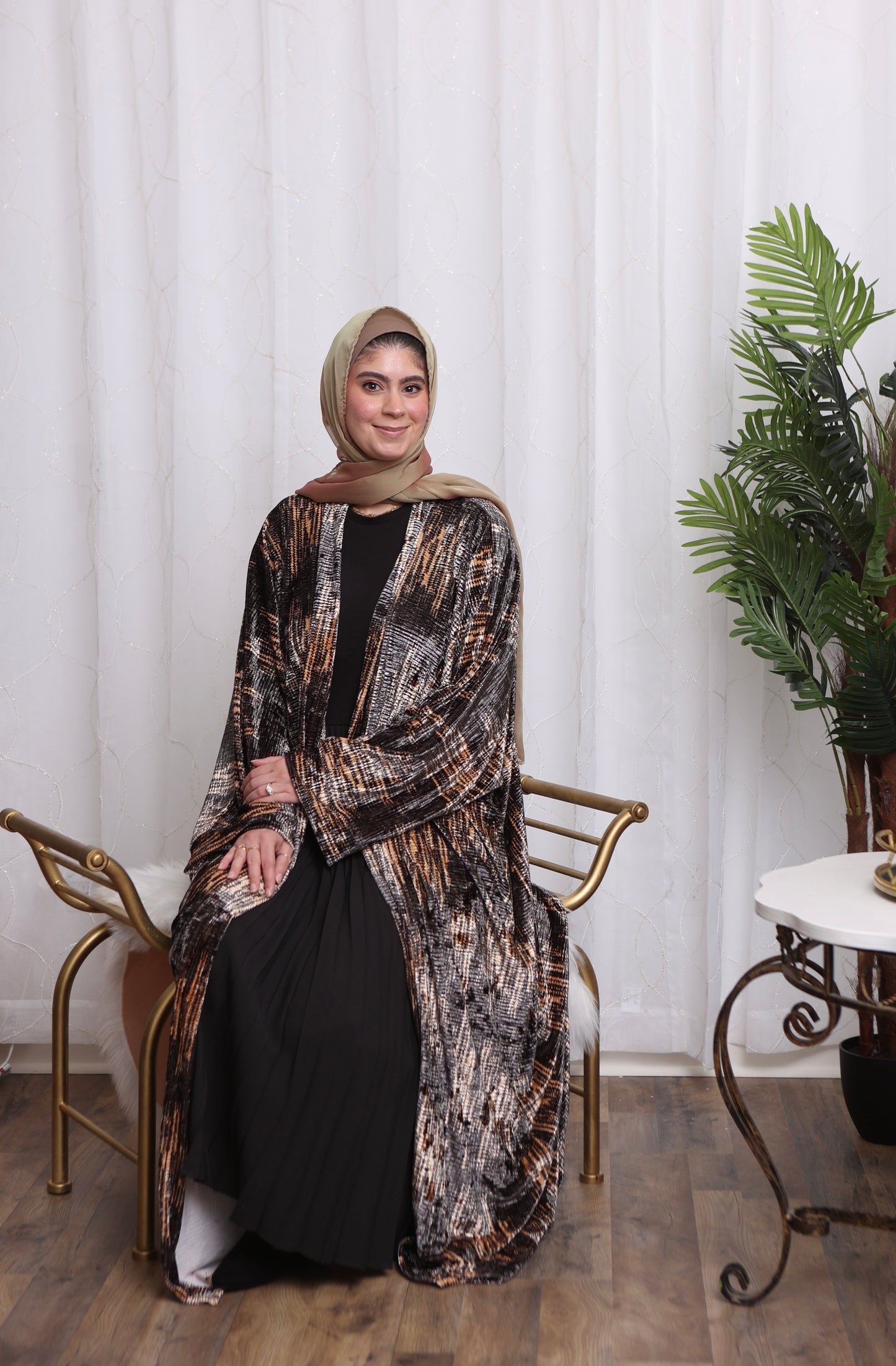 Nour Oversized Abaya - Marbled Pleated Stretch Velvet