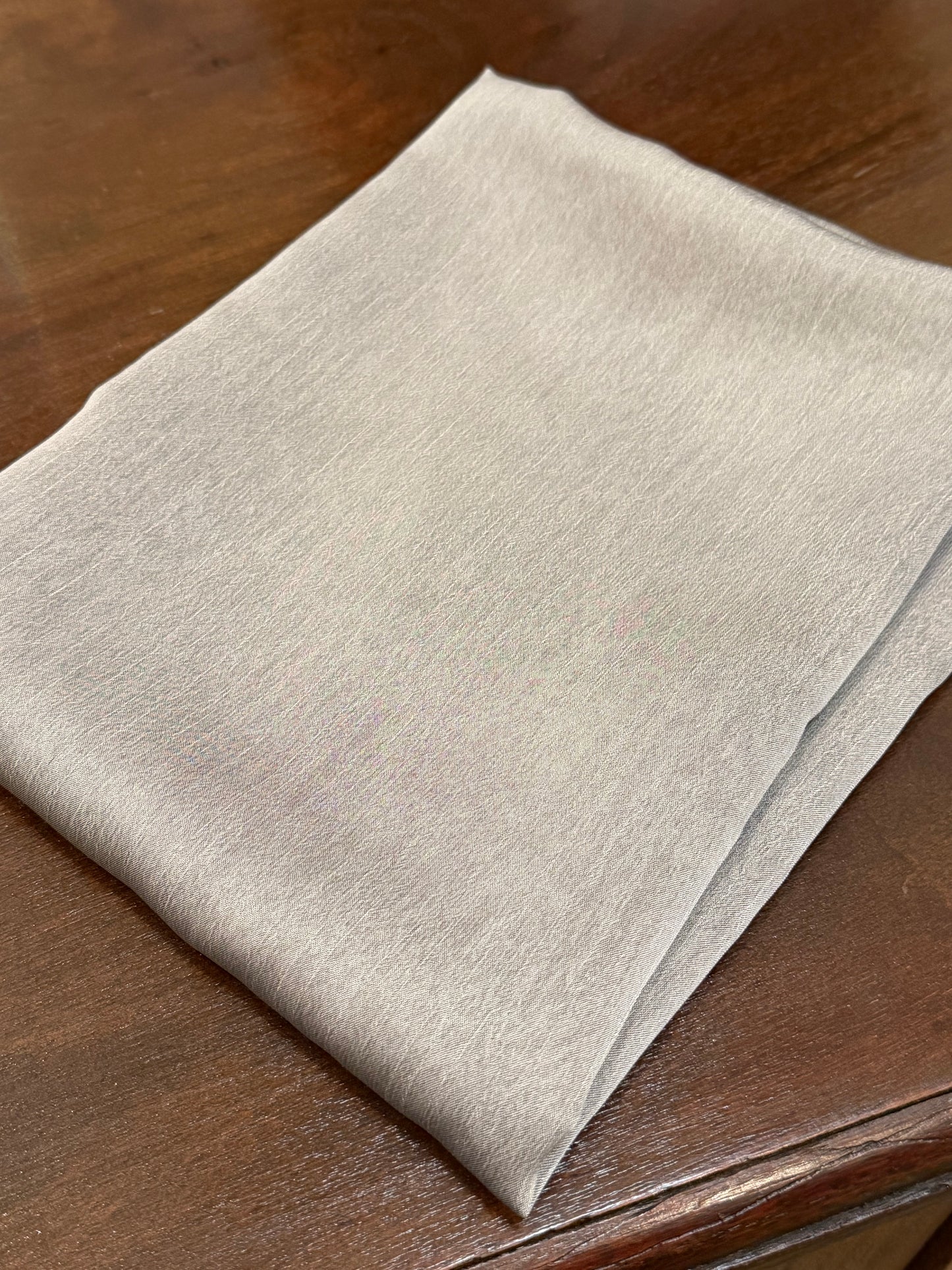 Iridescent Chiffon Hijab: Plata