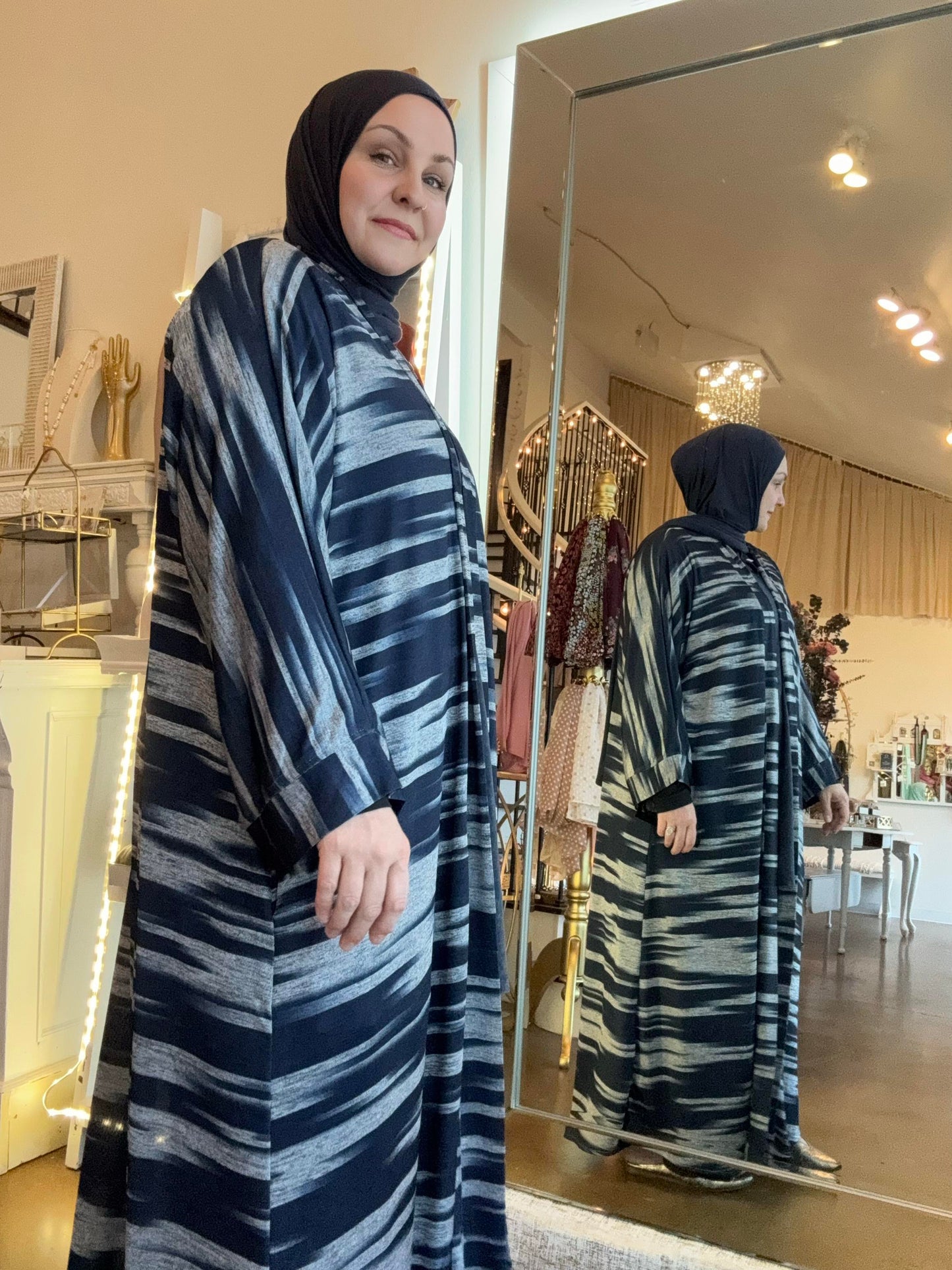 Nour Oversized Abaya - Blue Lightning