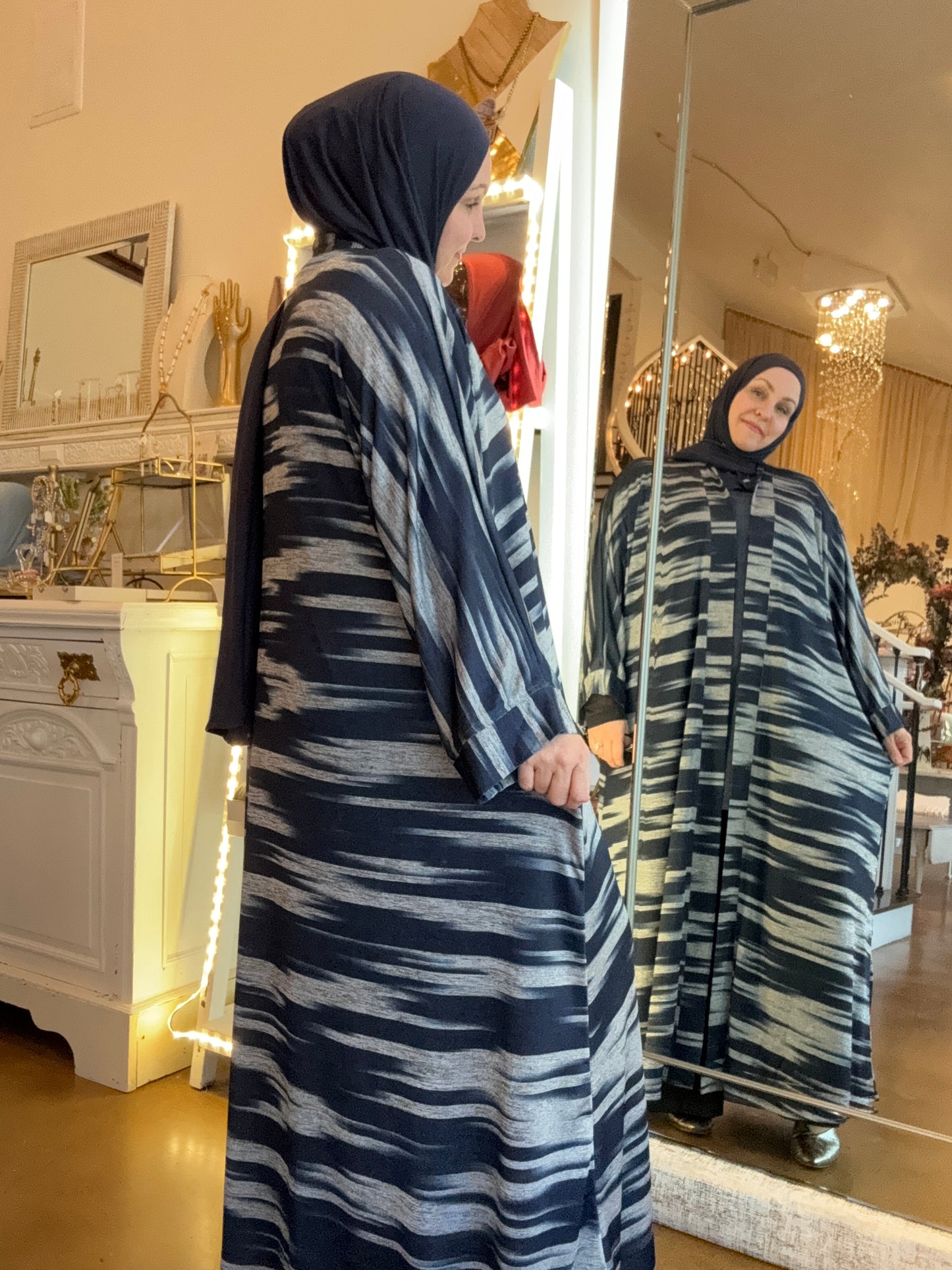 Nour Oversized Abaya - Blue Lightning