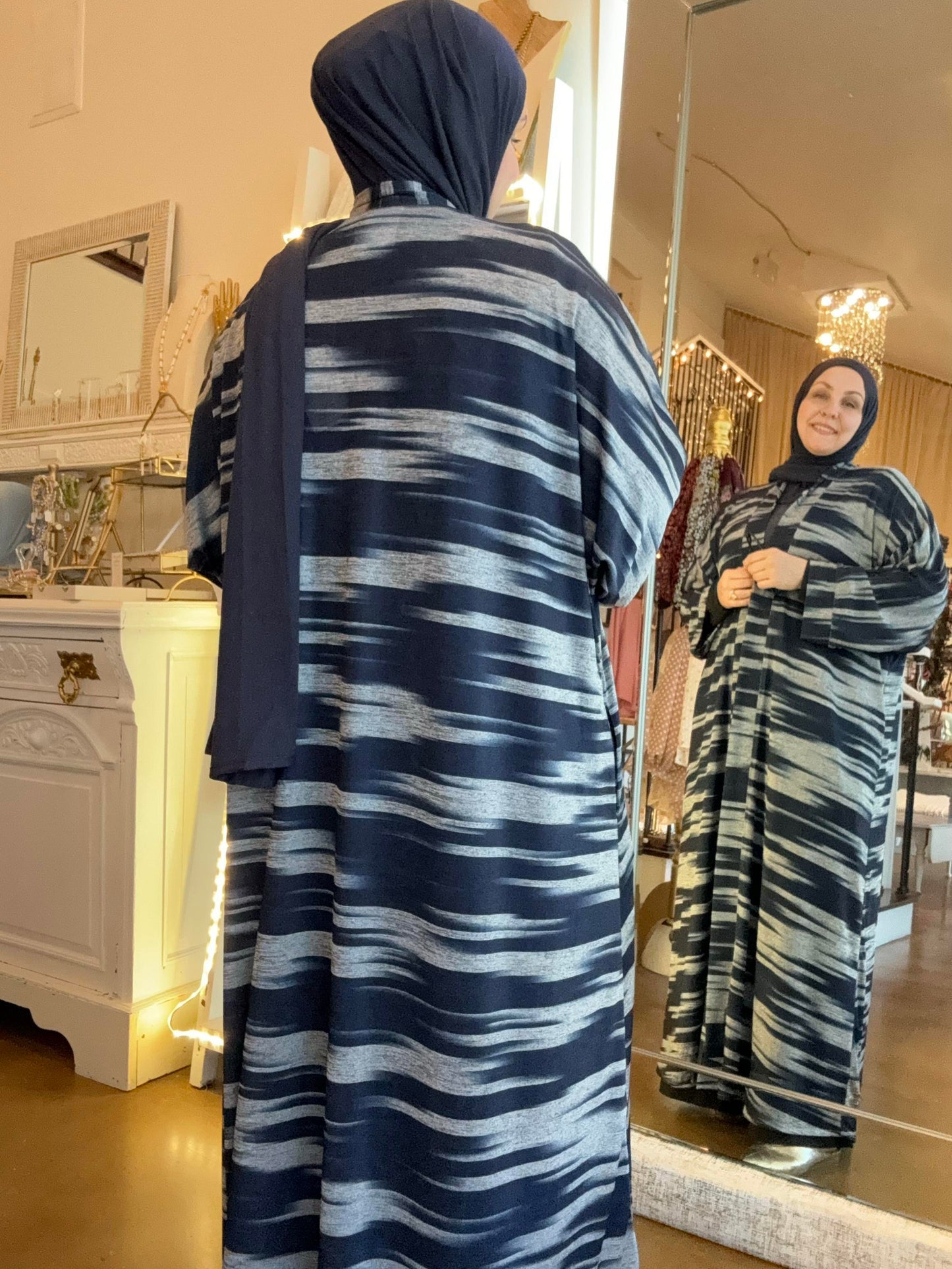 Nour Oversized Abaya - Blue Lightning