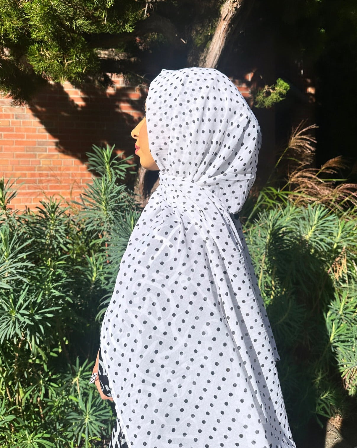 Chiffon Hijab: Classic White & Black Polka Dot