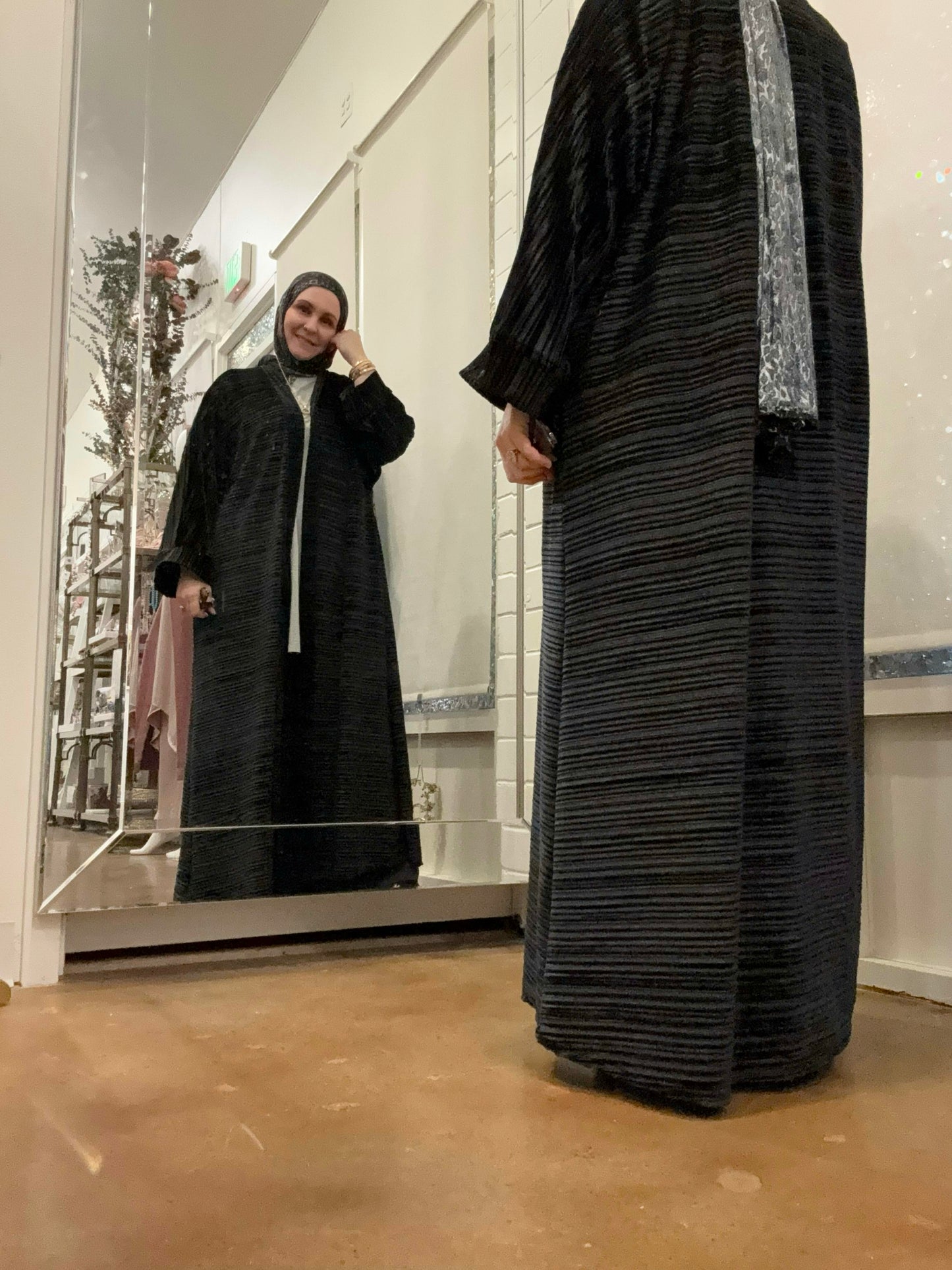 Nour Oversized Abaya - Black Pleated Stretch Velvet