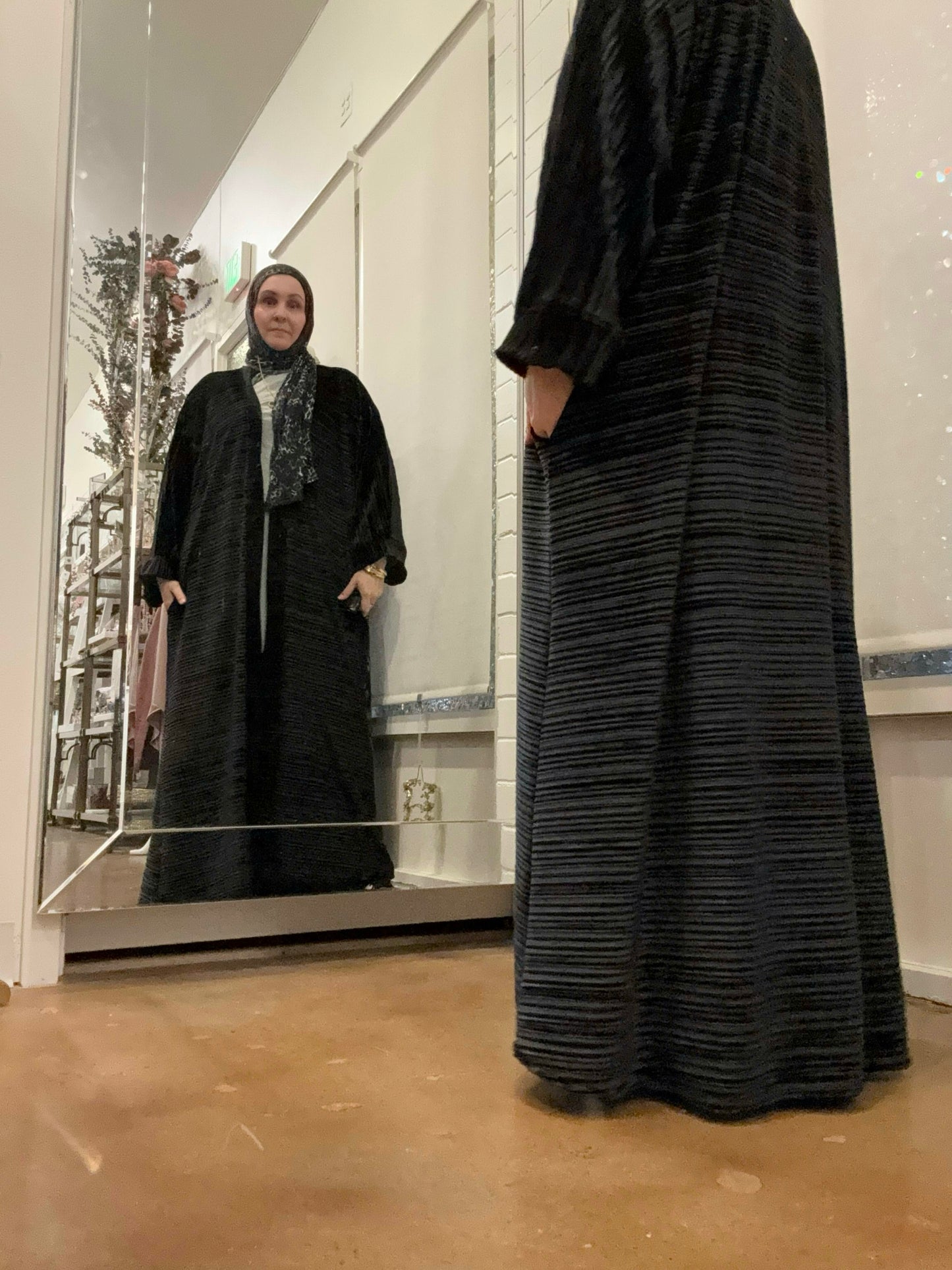 Nour Oversized Abaya - Black Pleated Stretch Velvet