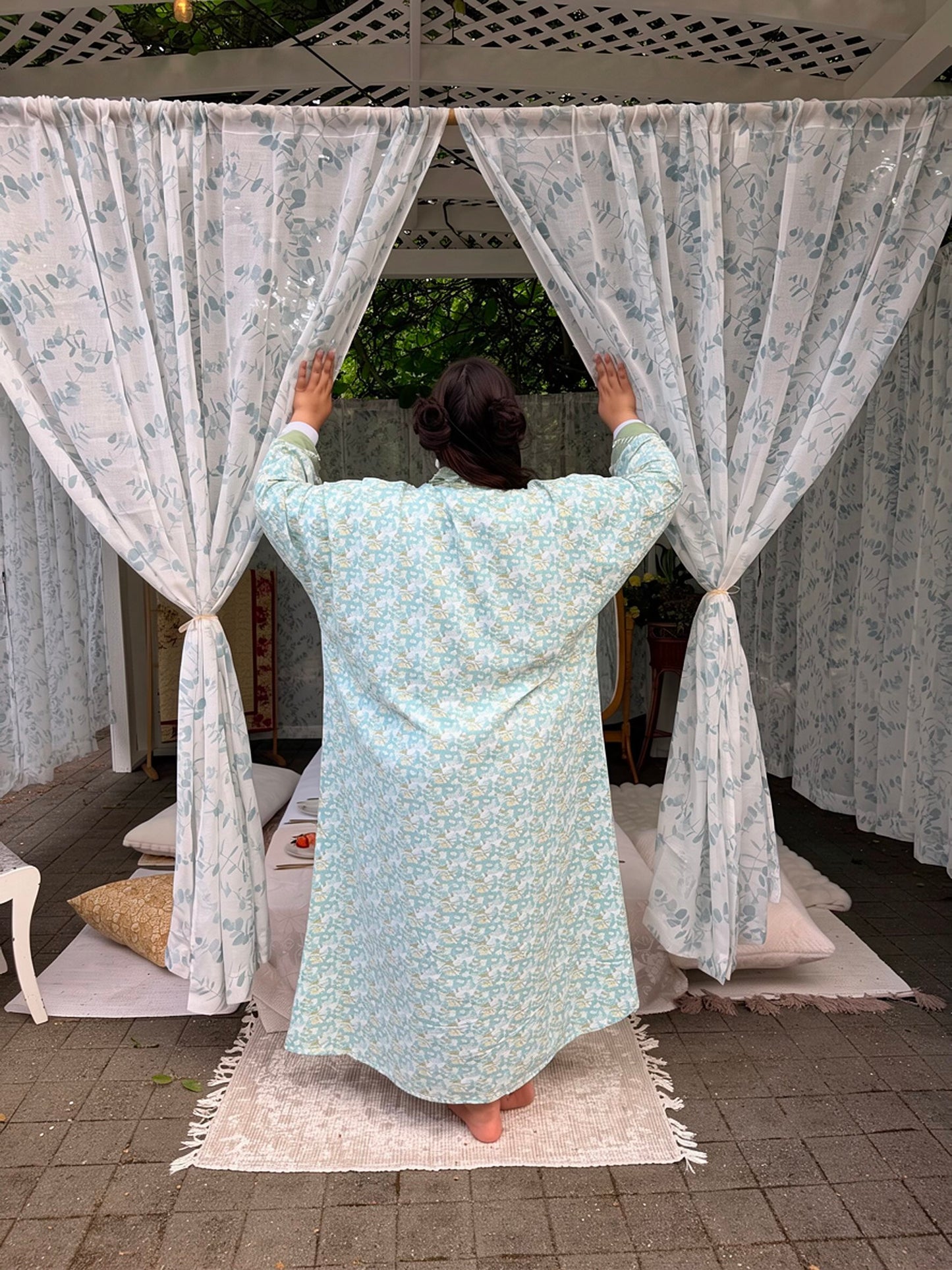 Pocket Anorak Abaya — Meadow Front