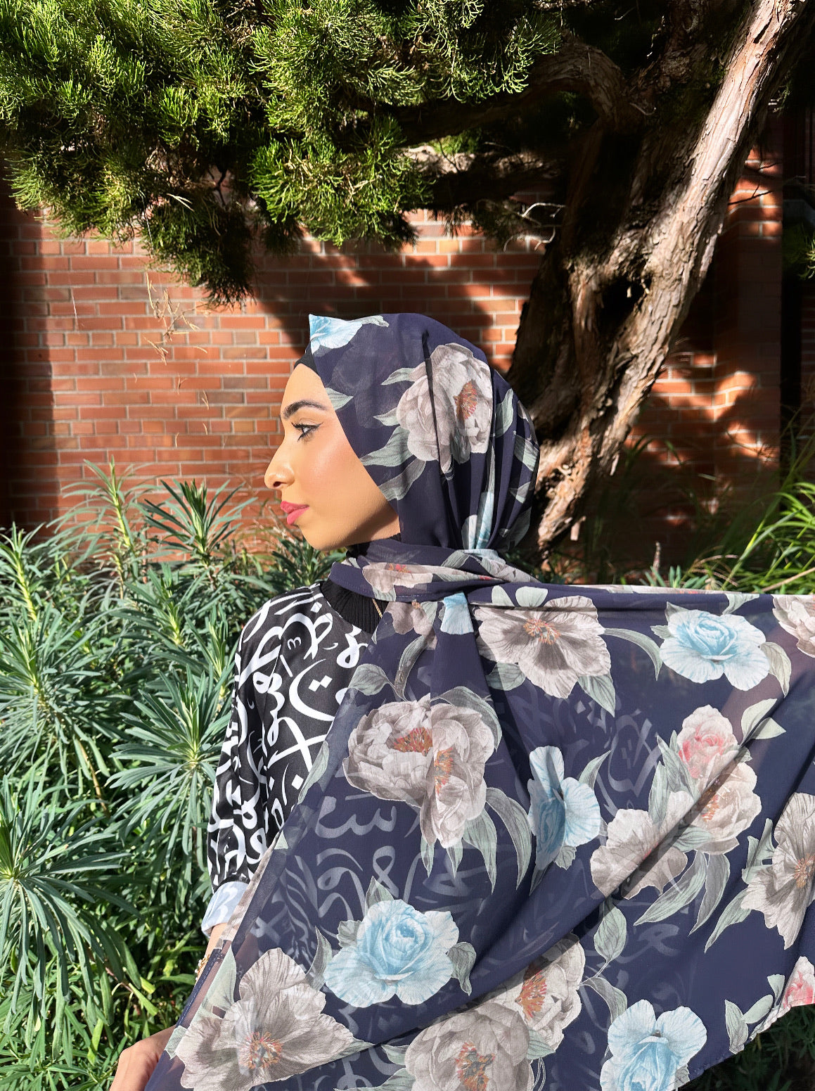 Chiffon Hijab: Navy Antique Floral