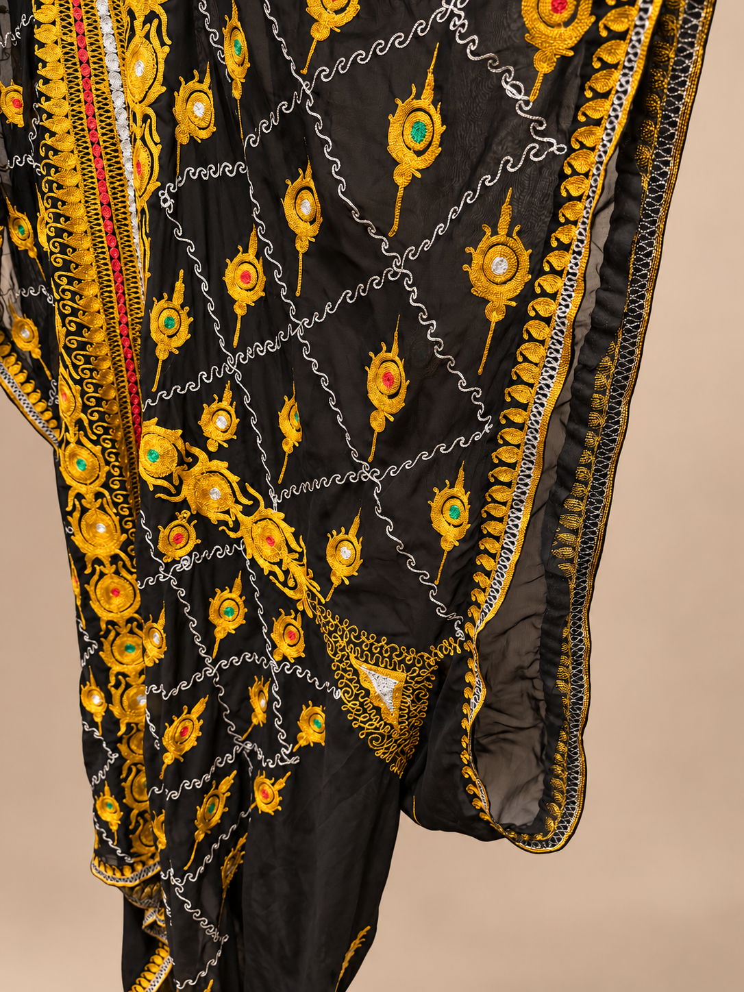 Traditional Kuwaiti Thobe — Gold & Black Brocade Lace