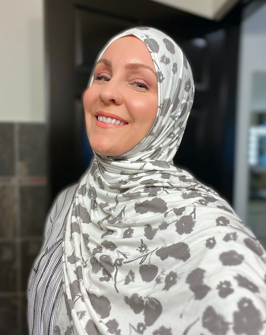 Printed Jersey Hijab: Grey Dandelion Puffs