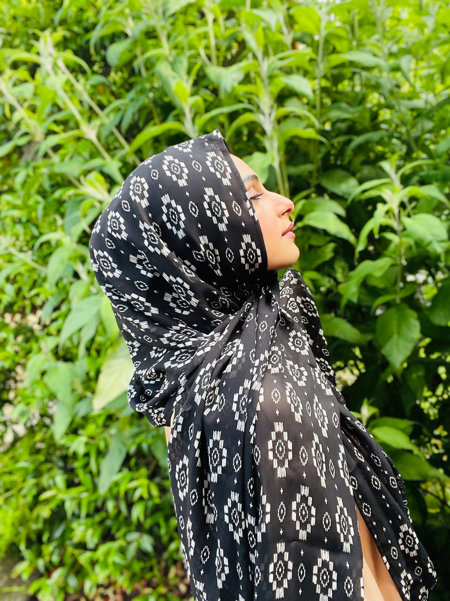 Limited Edition Crepe Chiffon Hijab: Black Diamond