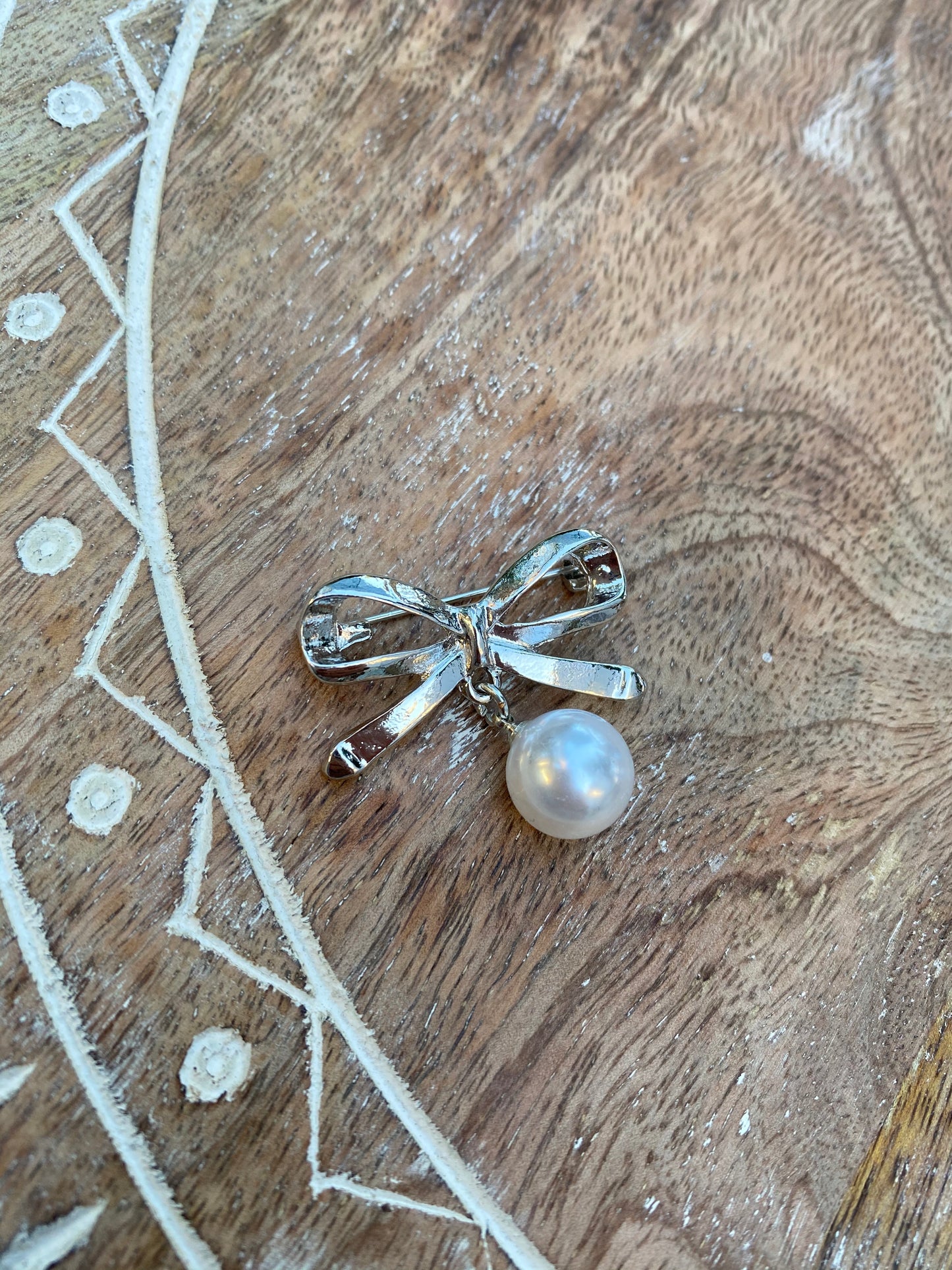 Bow Pearl Pins: Gold or Silver